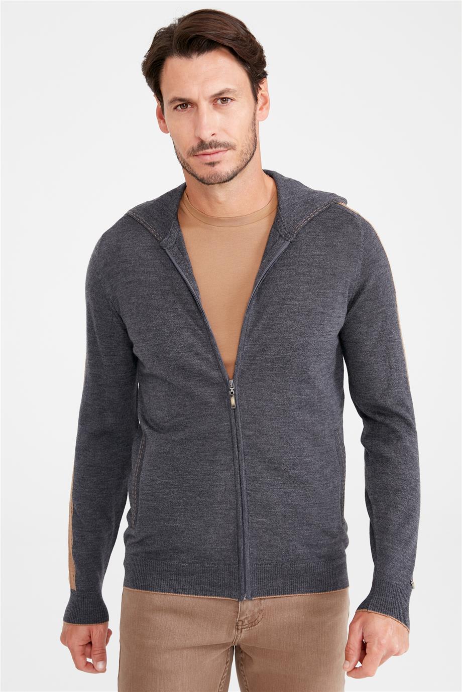 Gri Kapüşonlu Yün Triko 