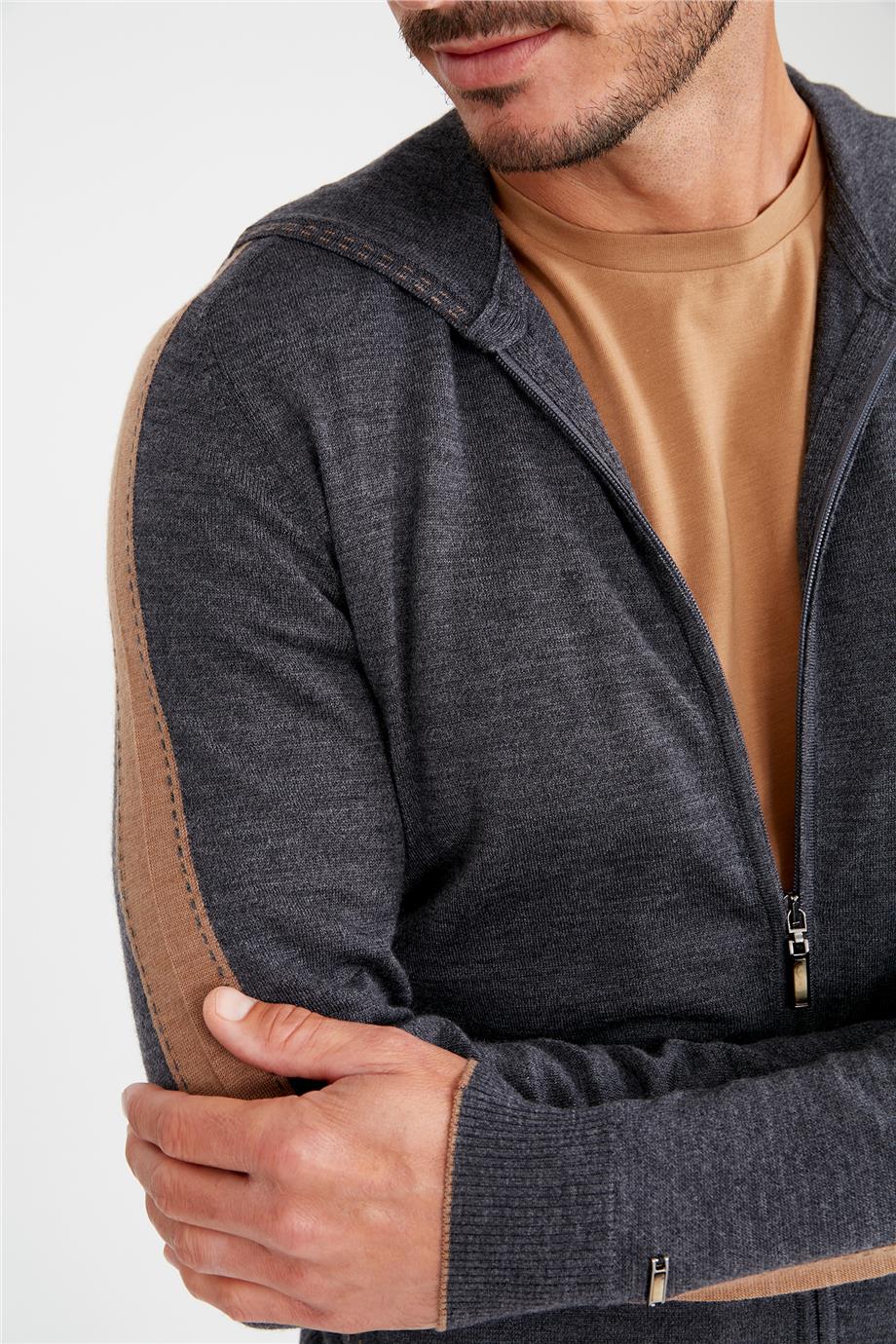 Gri Kapüşonlu Yün Triko 