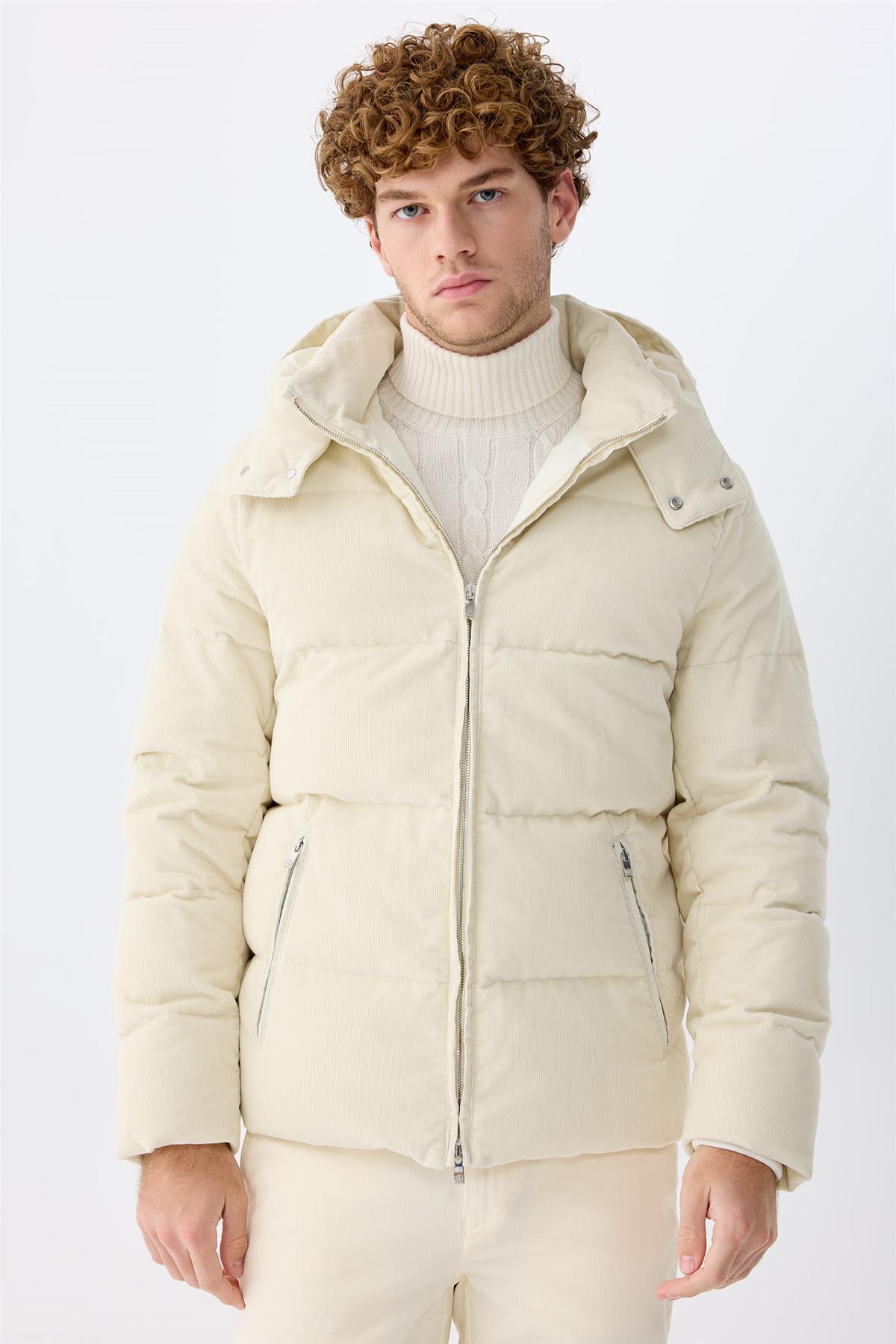 Kırık Beyaz Kadife Mont