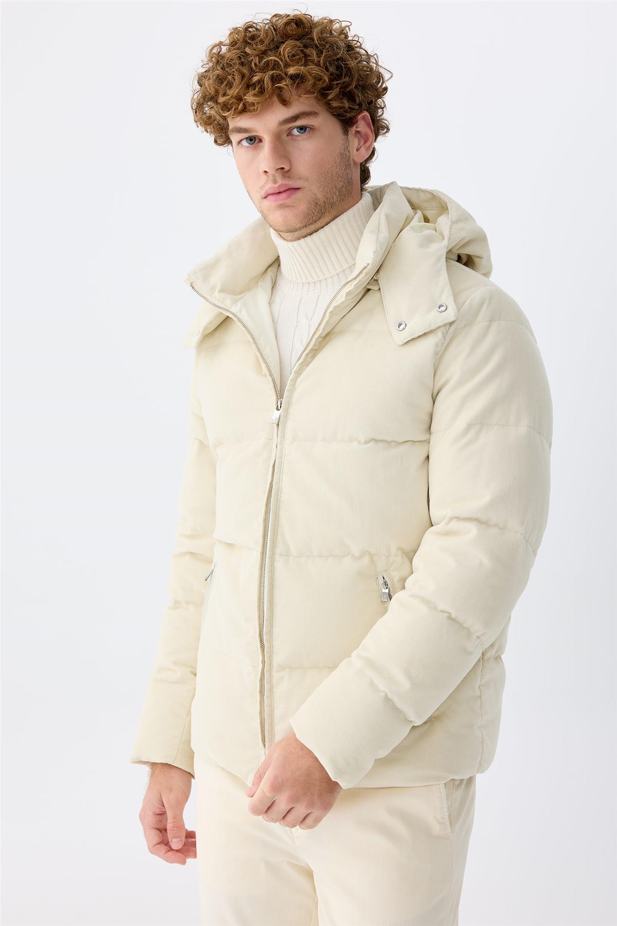 Kırık Beyaz Kadife Mont