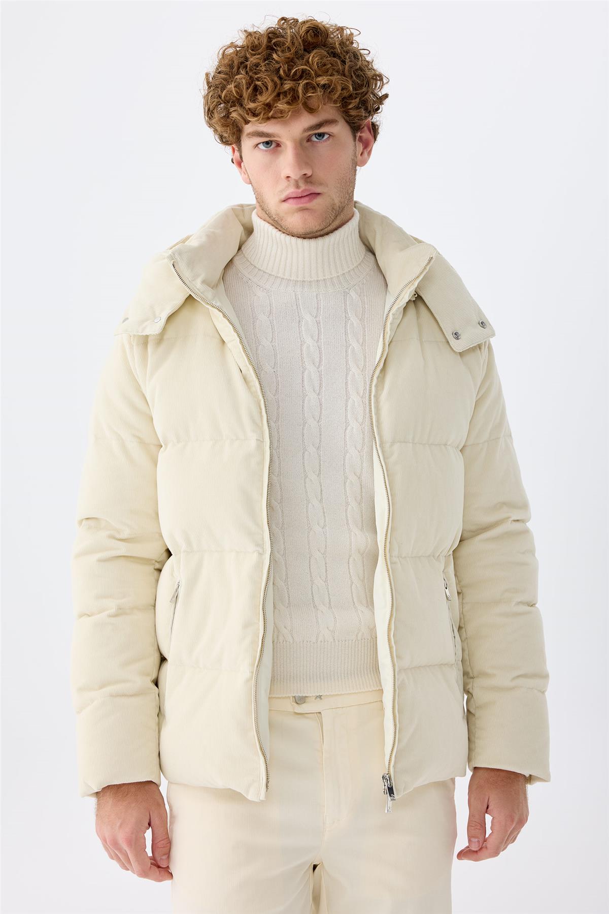 Kırık Beyaz Kadife Mont