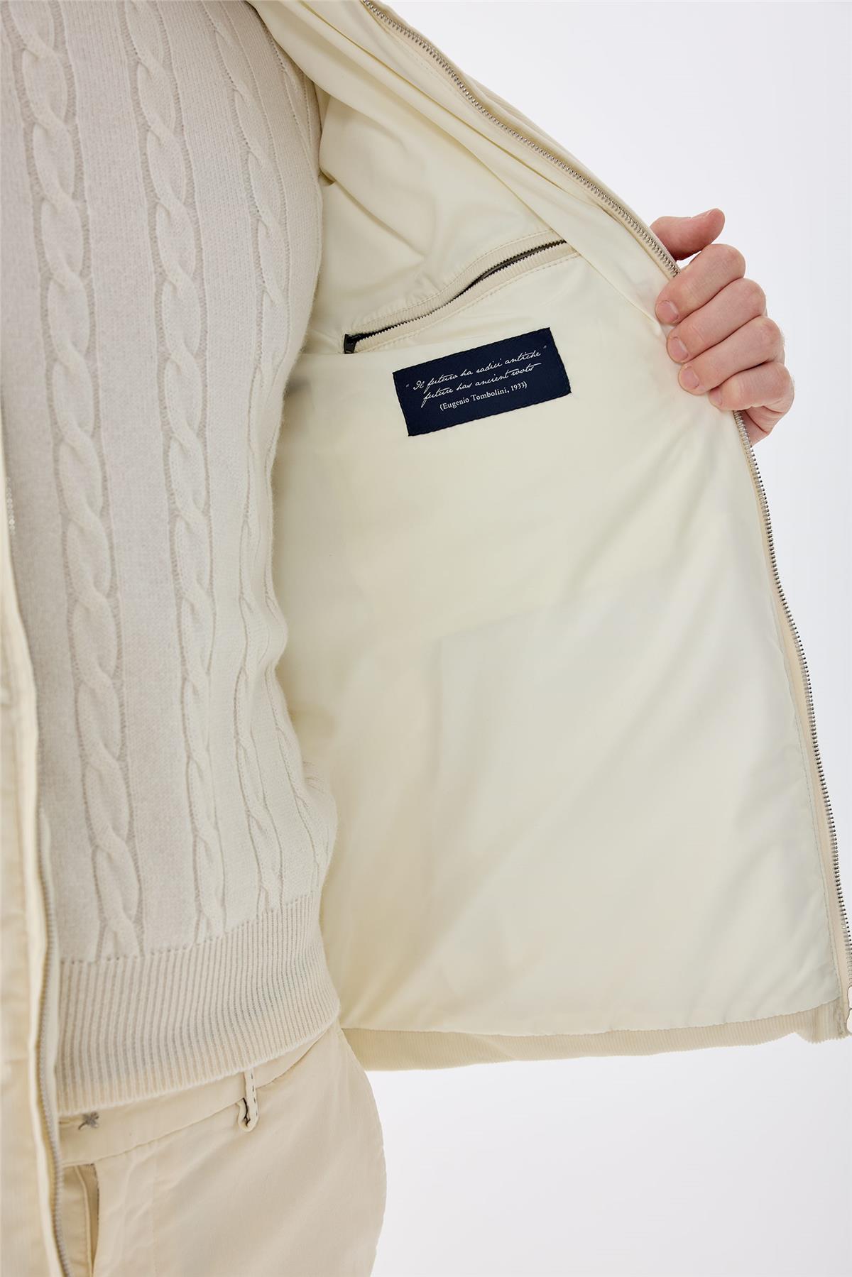 Kırık Beyaz Kadife Mont