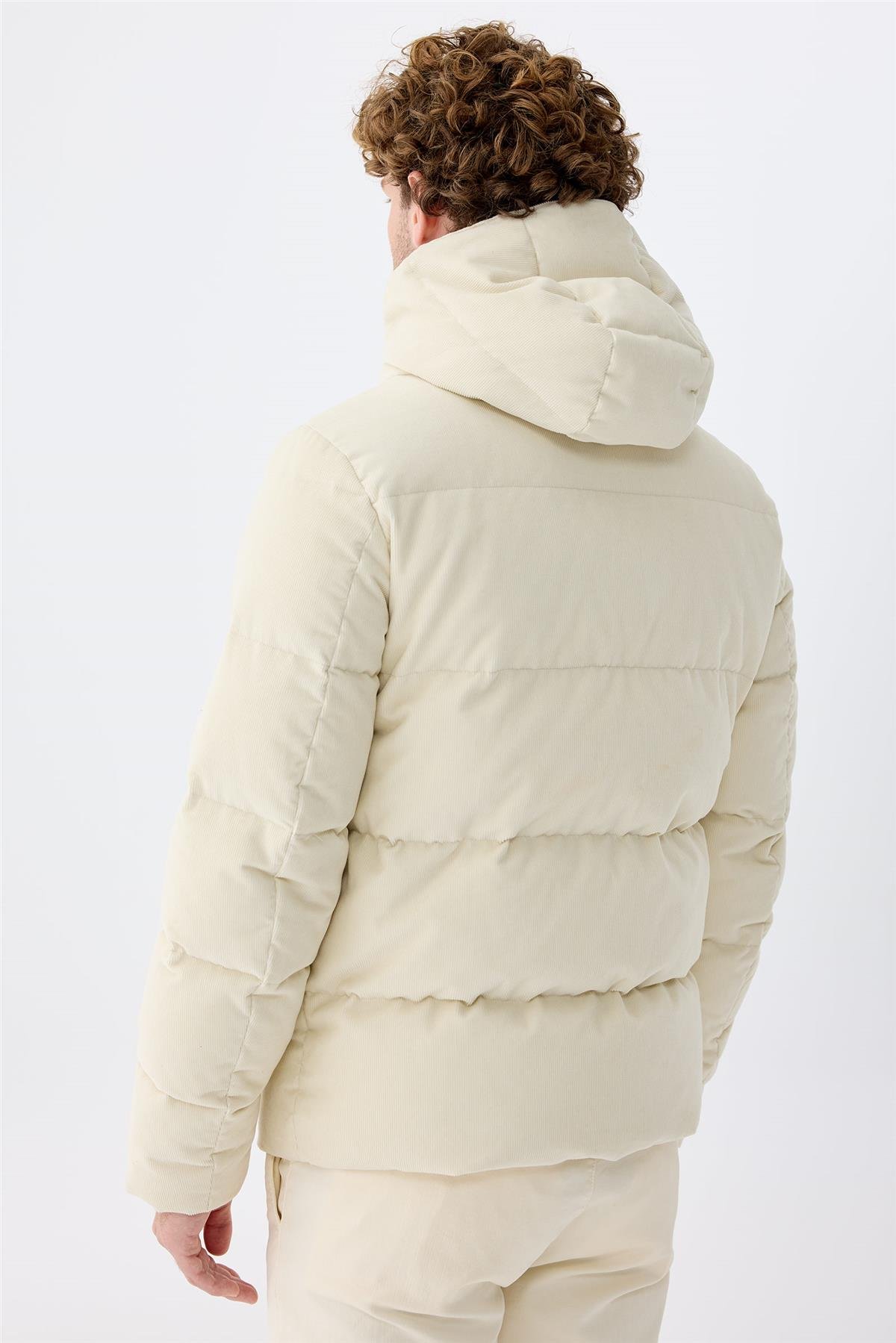 Kırık Beyaz Kadife Mont