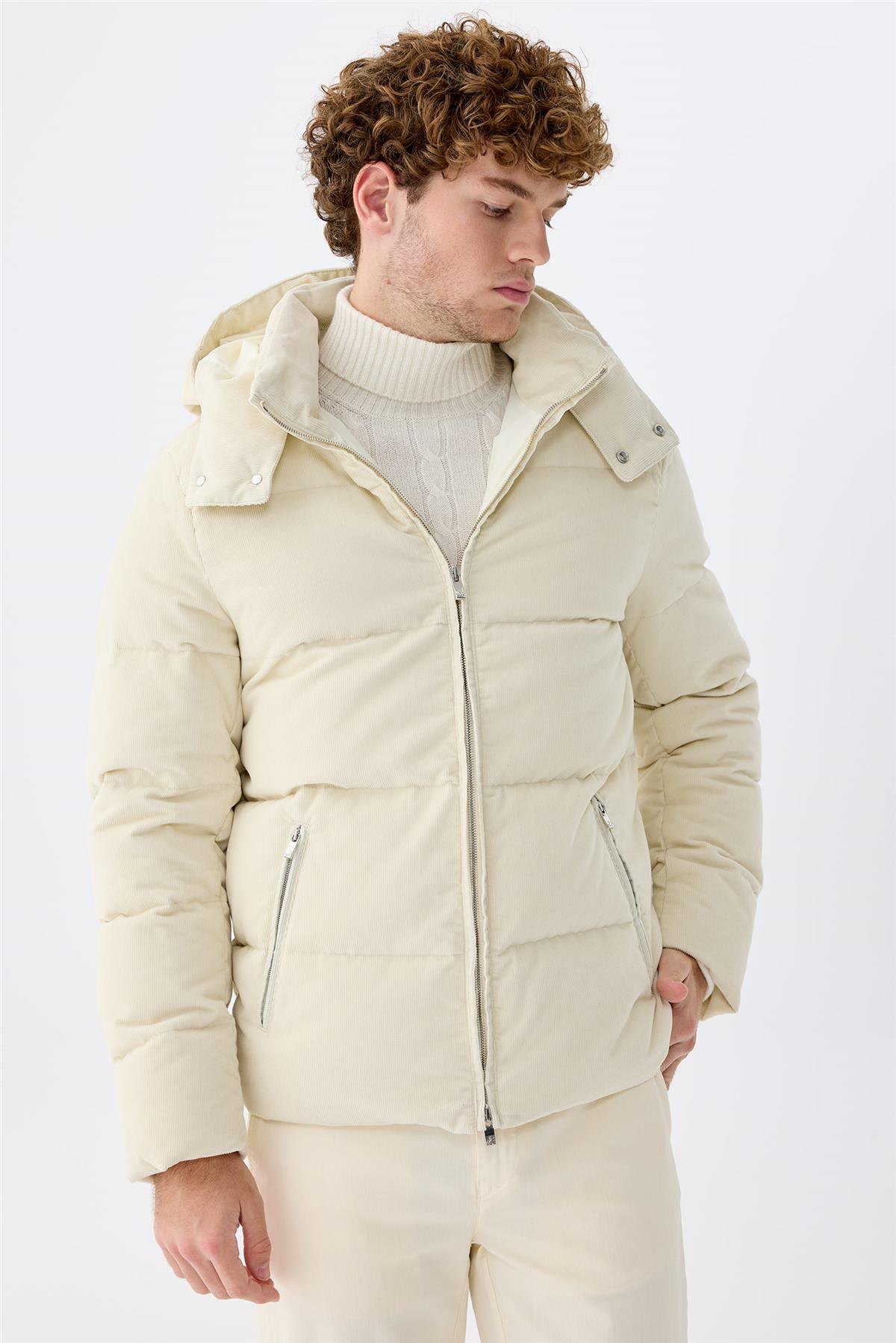 Kırık Beyaz Kadife Mont