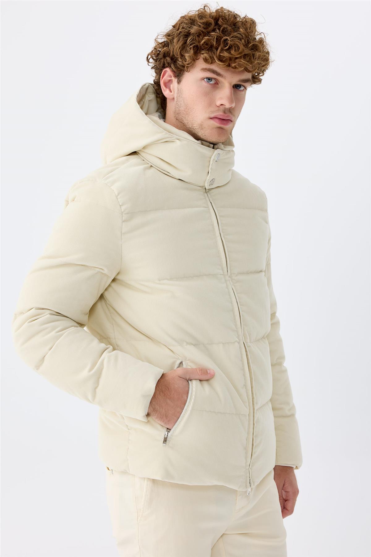 Kırık Beyaz Kadife Mont