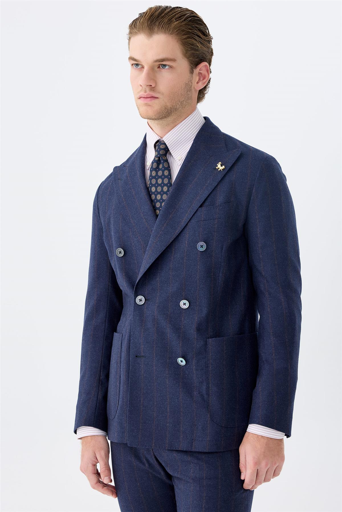 Lacivert Çizgili Kruvaze Yün Takım Elbise