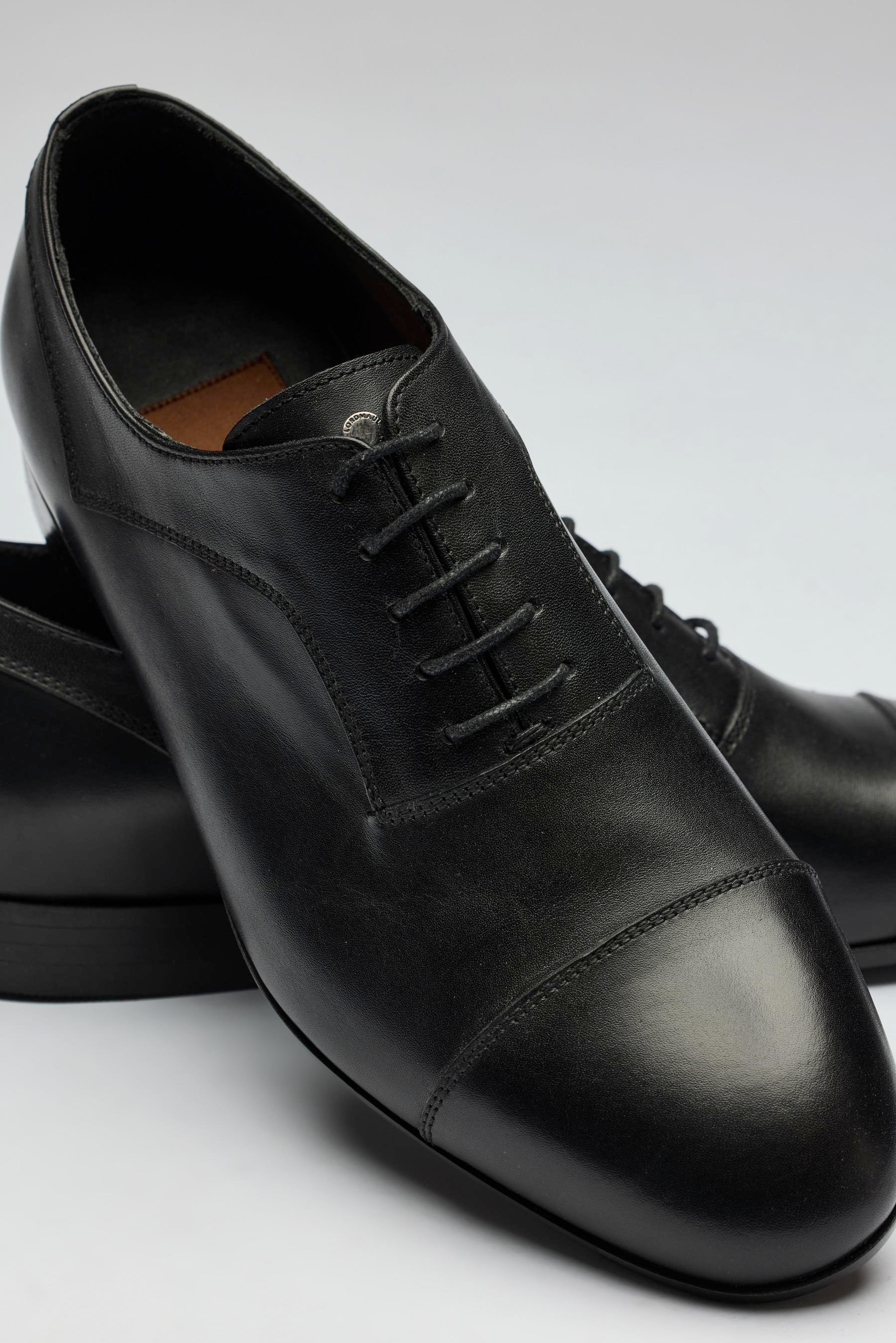 Siyah Bağcıklı Klasik Deri Ayakkabı