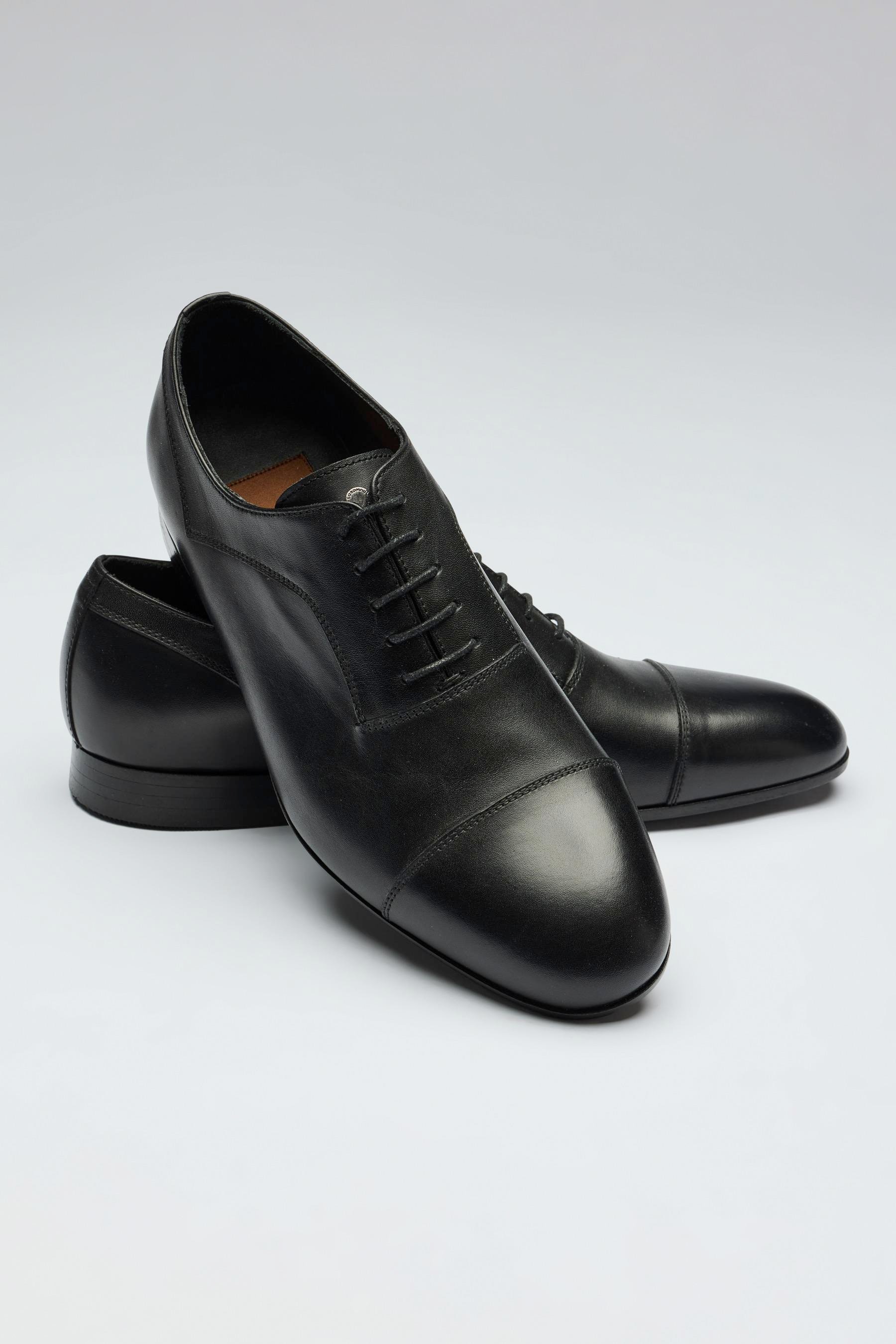 Siyah Bağcıklı Klasik Deri Ayakkabı