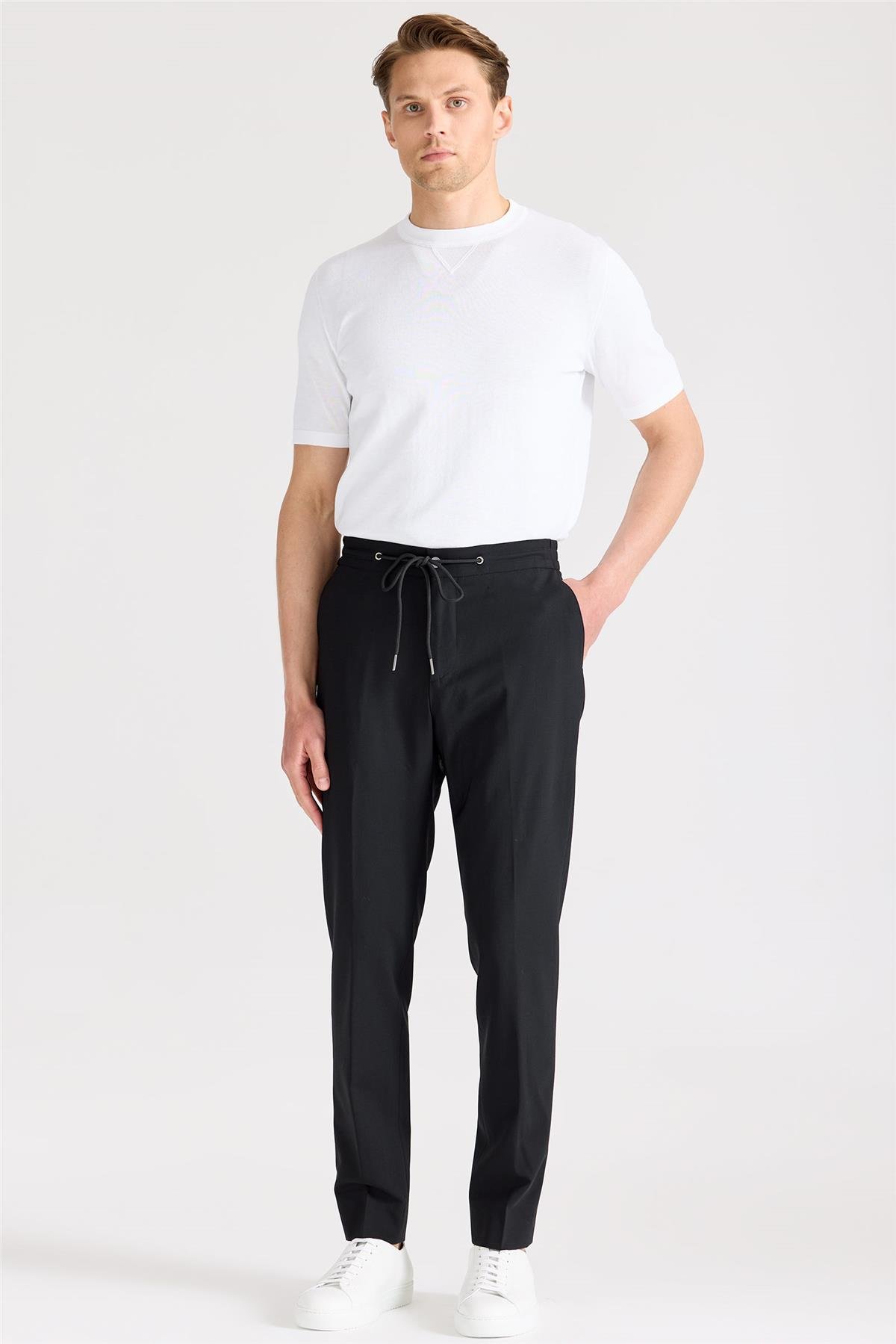 Siyah Bağcıklı Yün Pantolon 