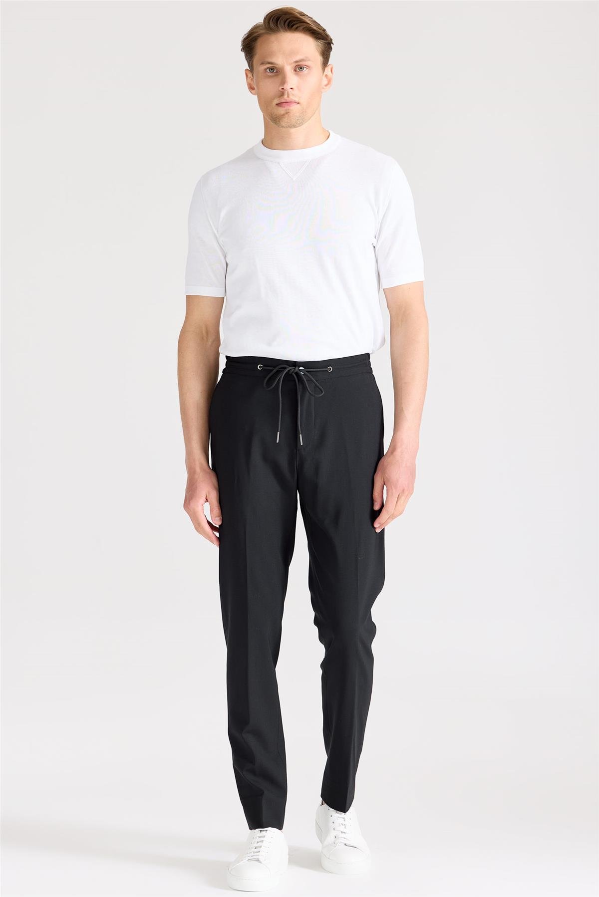 Siyah Bağcıklı Yün Pantolon 