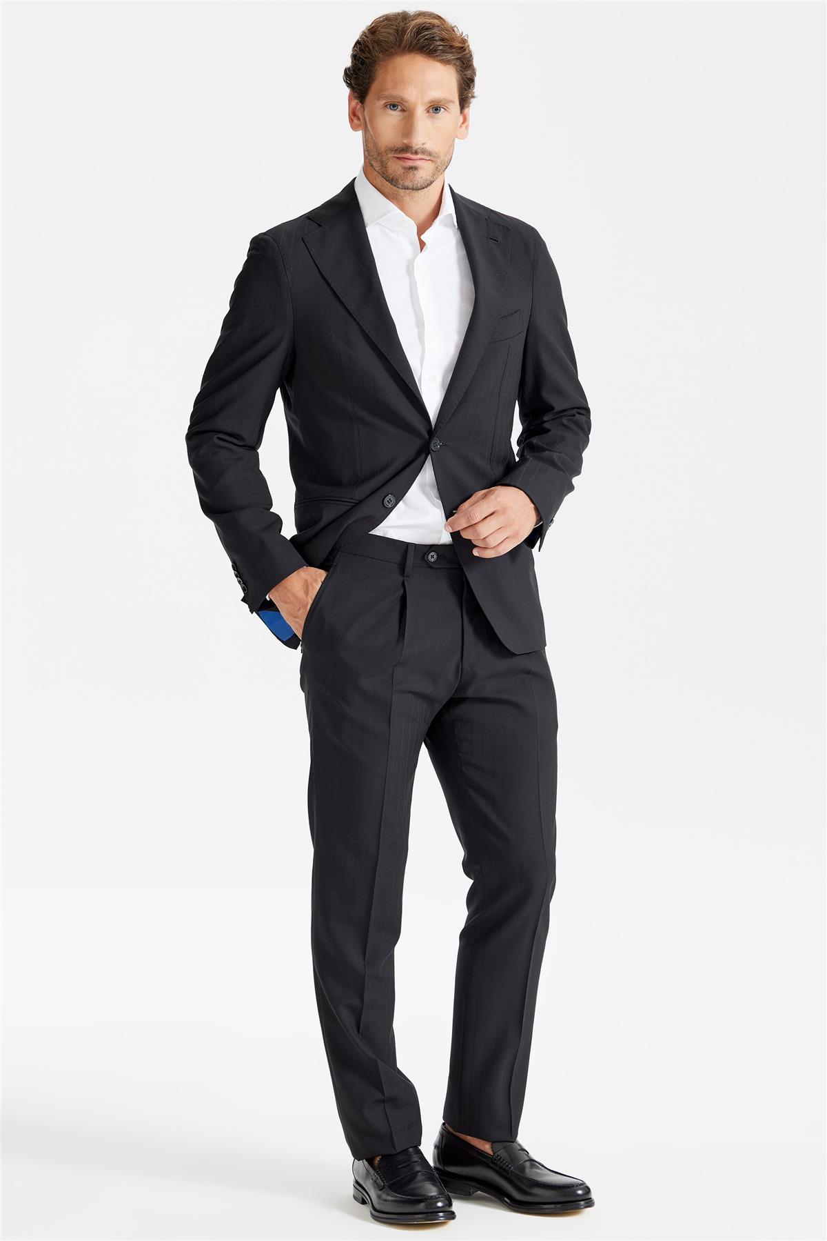 Siyah Çizgili YünTakım Elbise