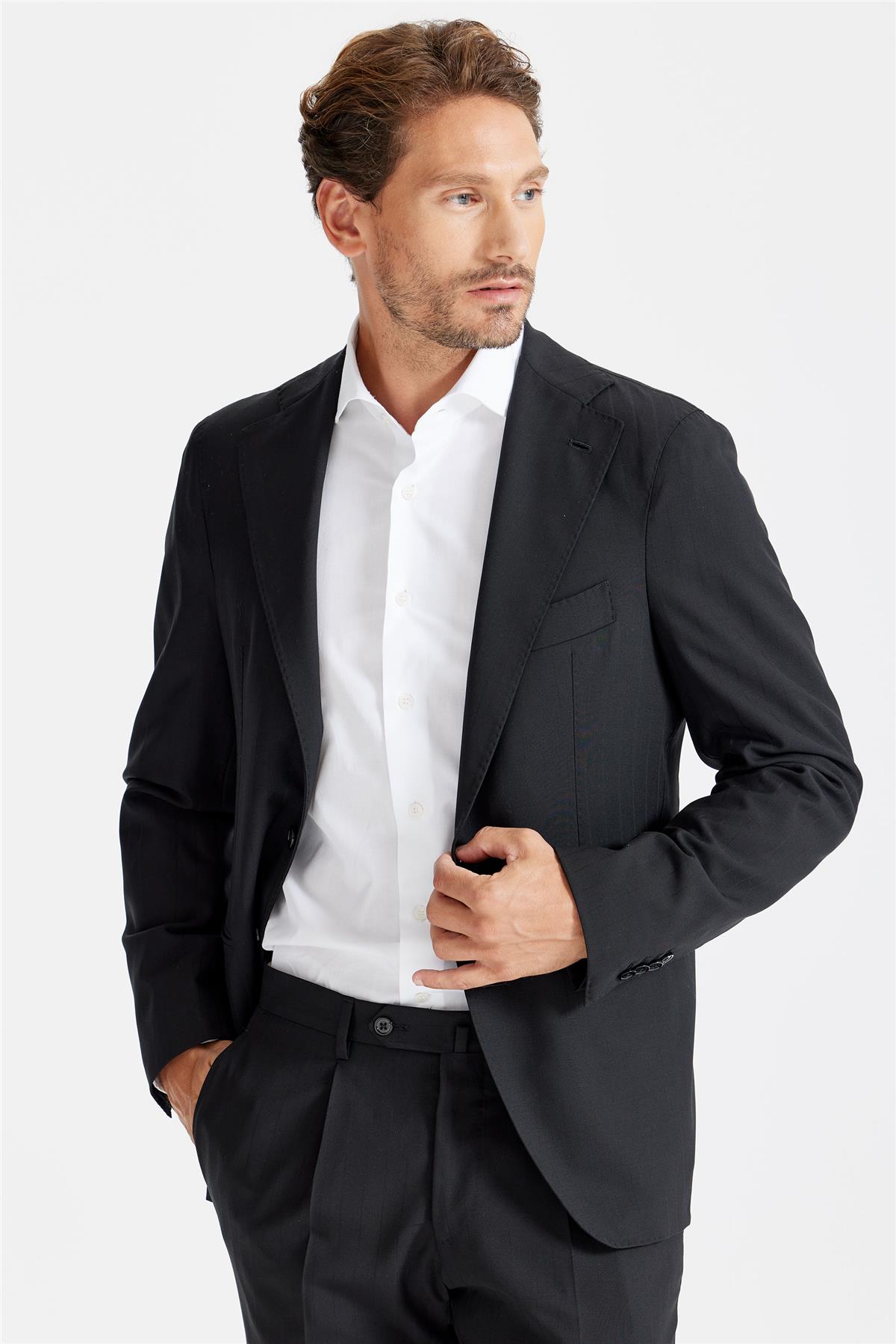 Siyah Çizgili YünTakım Elbise