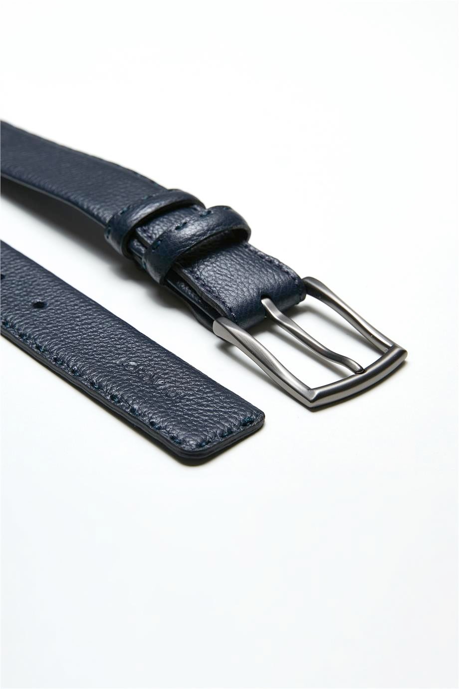 Siyah Dikişli Deri Kemer