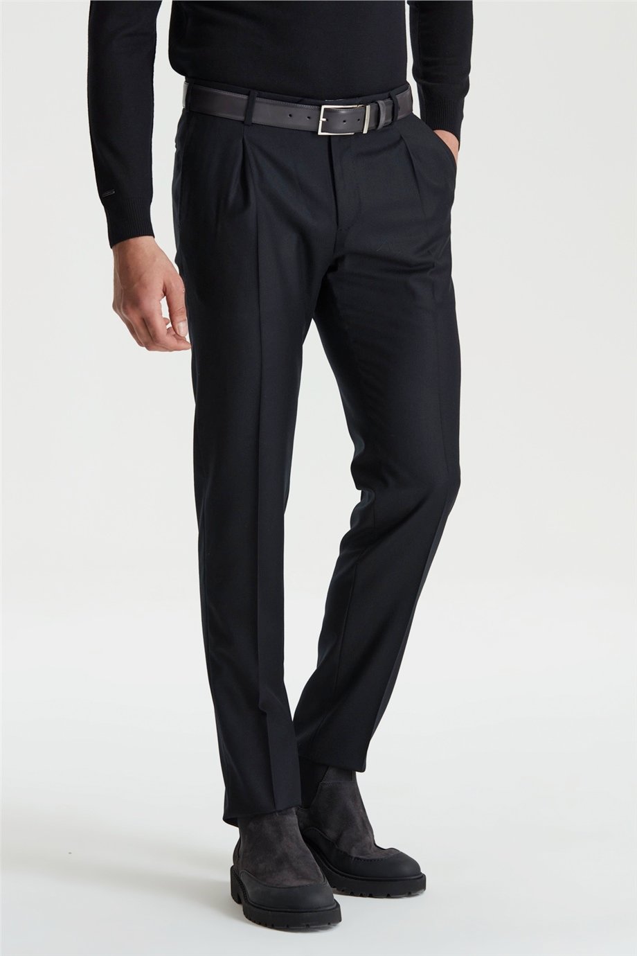 Siyah Pileli Yün Flanel Pantolon