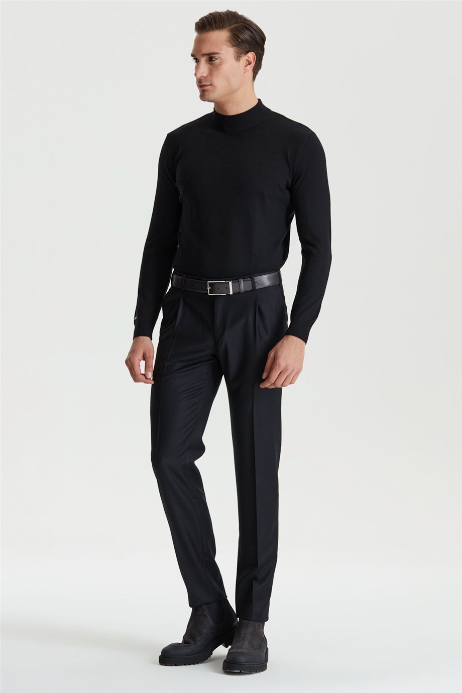 Siyah Pileli Yün Flanel Pantolon