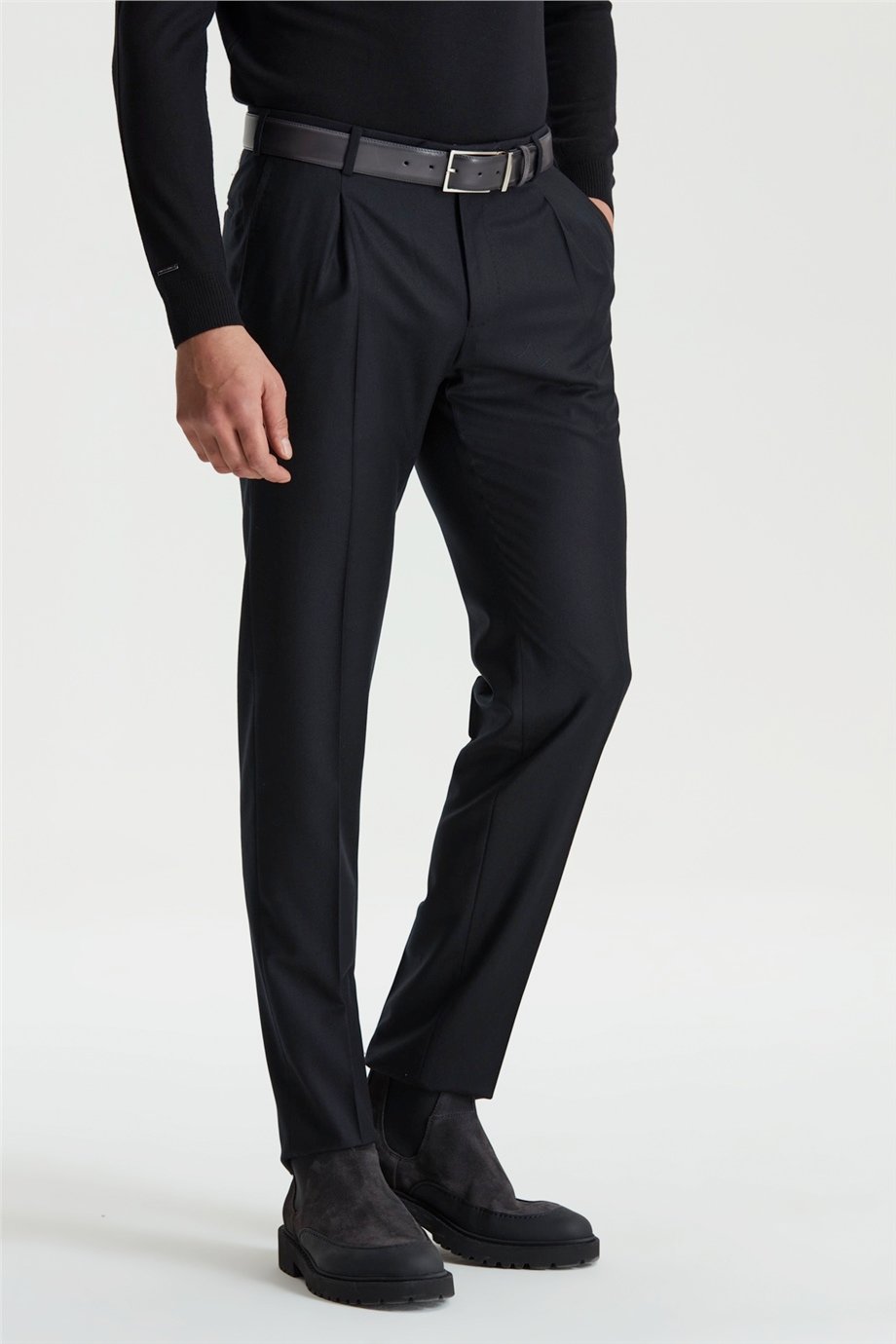 Siyah Pileli Yün Flanel Pantolon