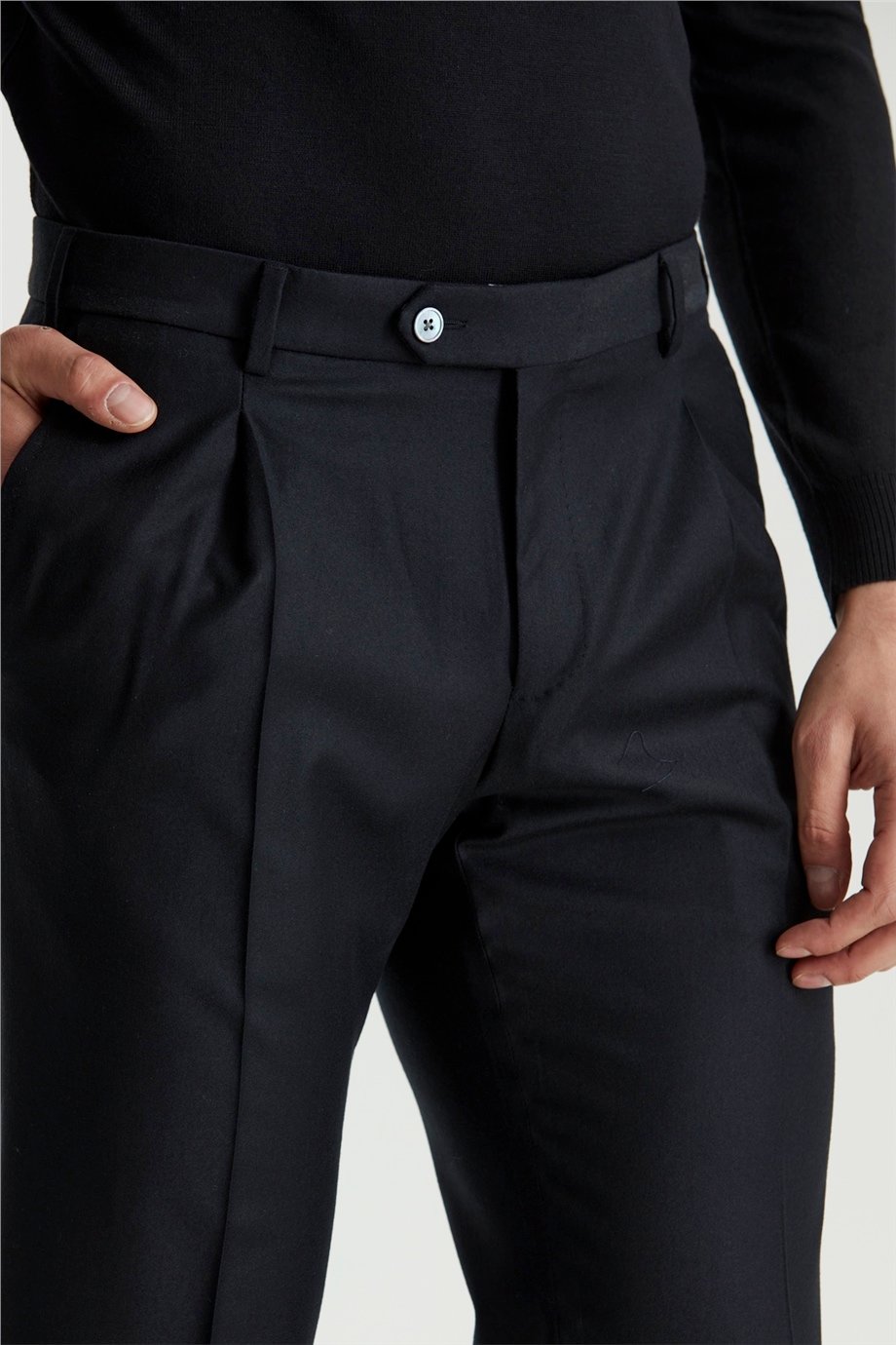 Siyah Pileli Yün Flanel Pantolon