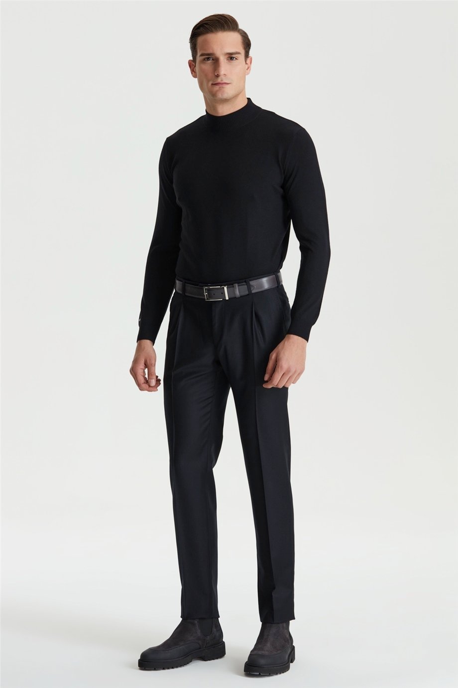 Siyah Pileli Yün Flanel Pantolon