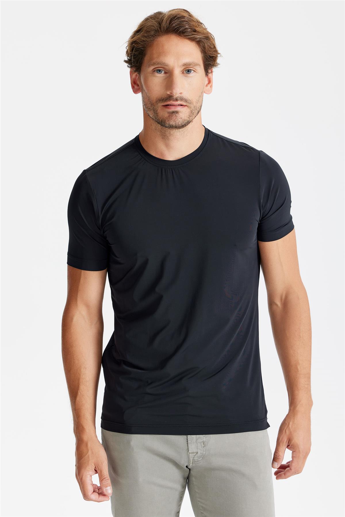 Siyah Sıfır Yaka Teknik Kumaş T-shirt