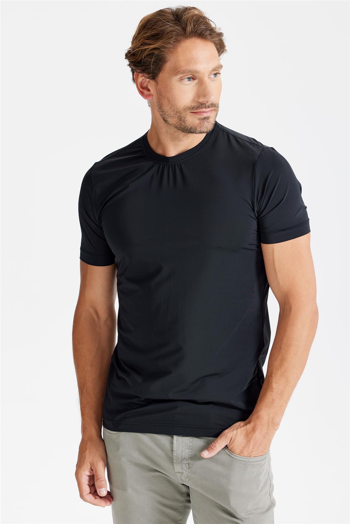 Siyah Sıfır Yaka Teknik Kumaş T-shirt