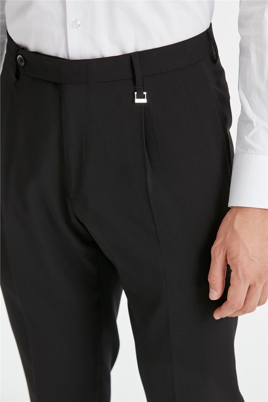 Siyah Tek Pileli Pantolon
