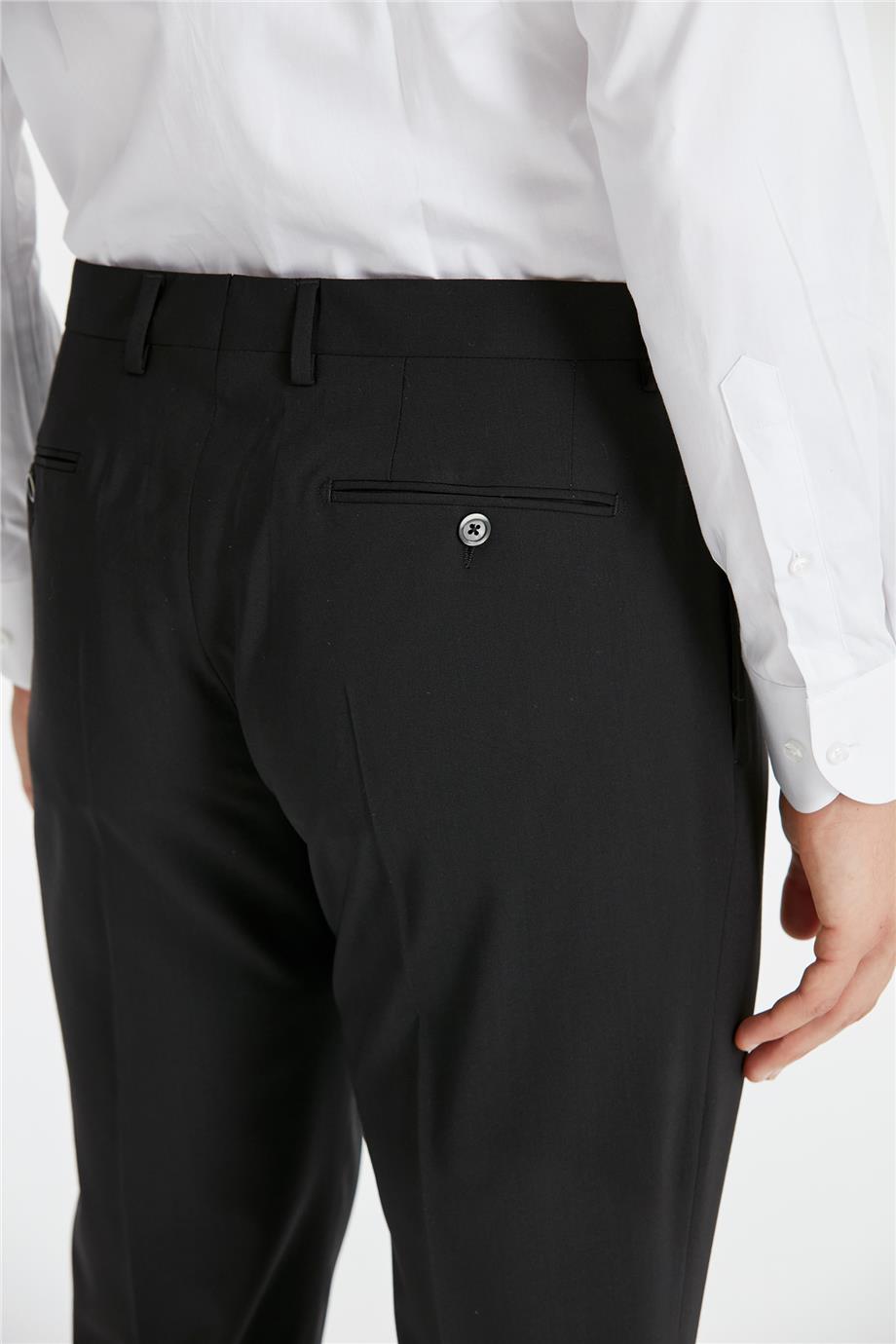 Siyah Tek Pileli Pantolon
