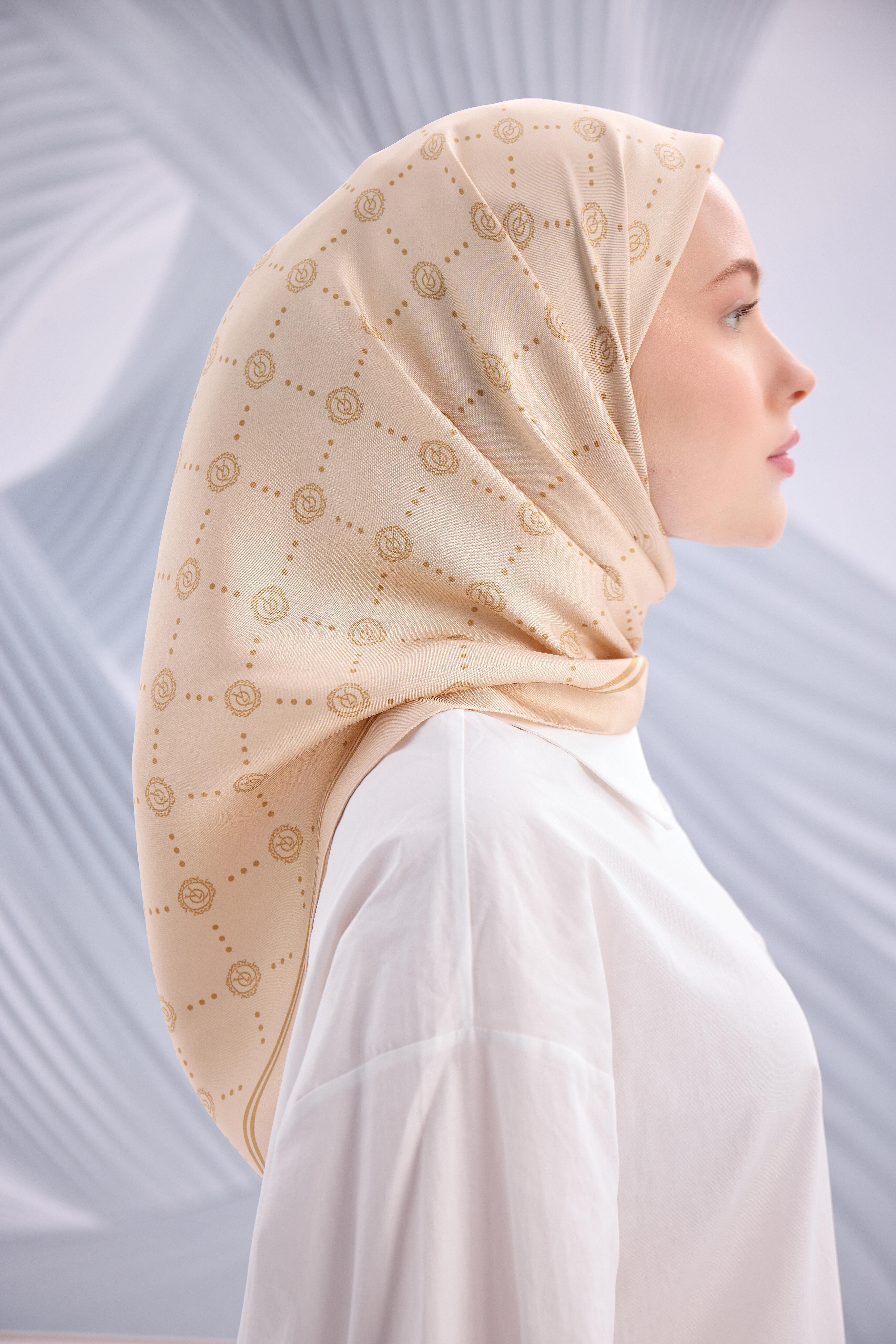 GOLD TWİLL İPEK MONOGRAM EŞARP-YQ01003