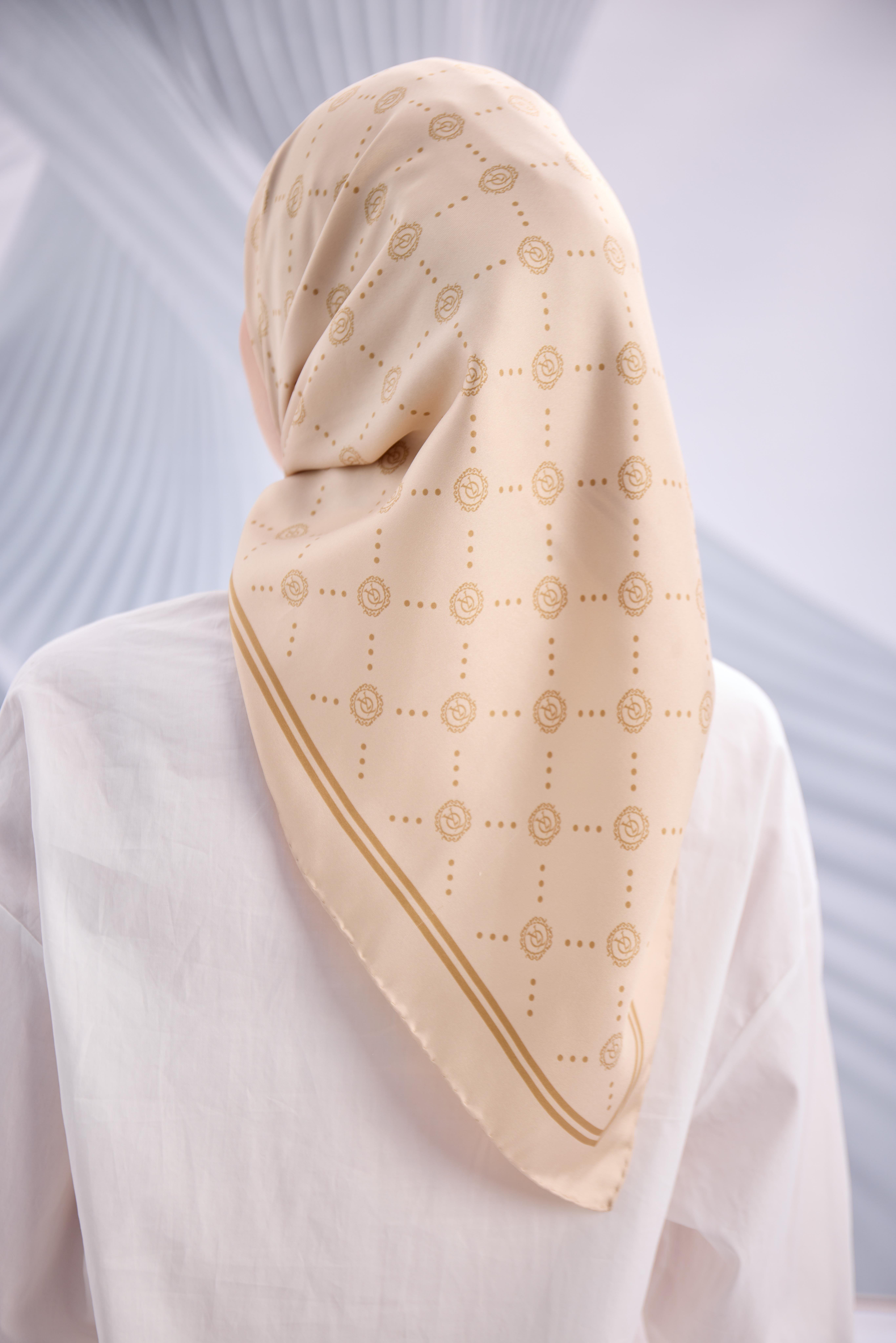 GOLD TWİLL İPEK MONOGRAM EŞARP-YQ01003