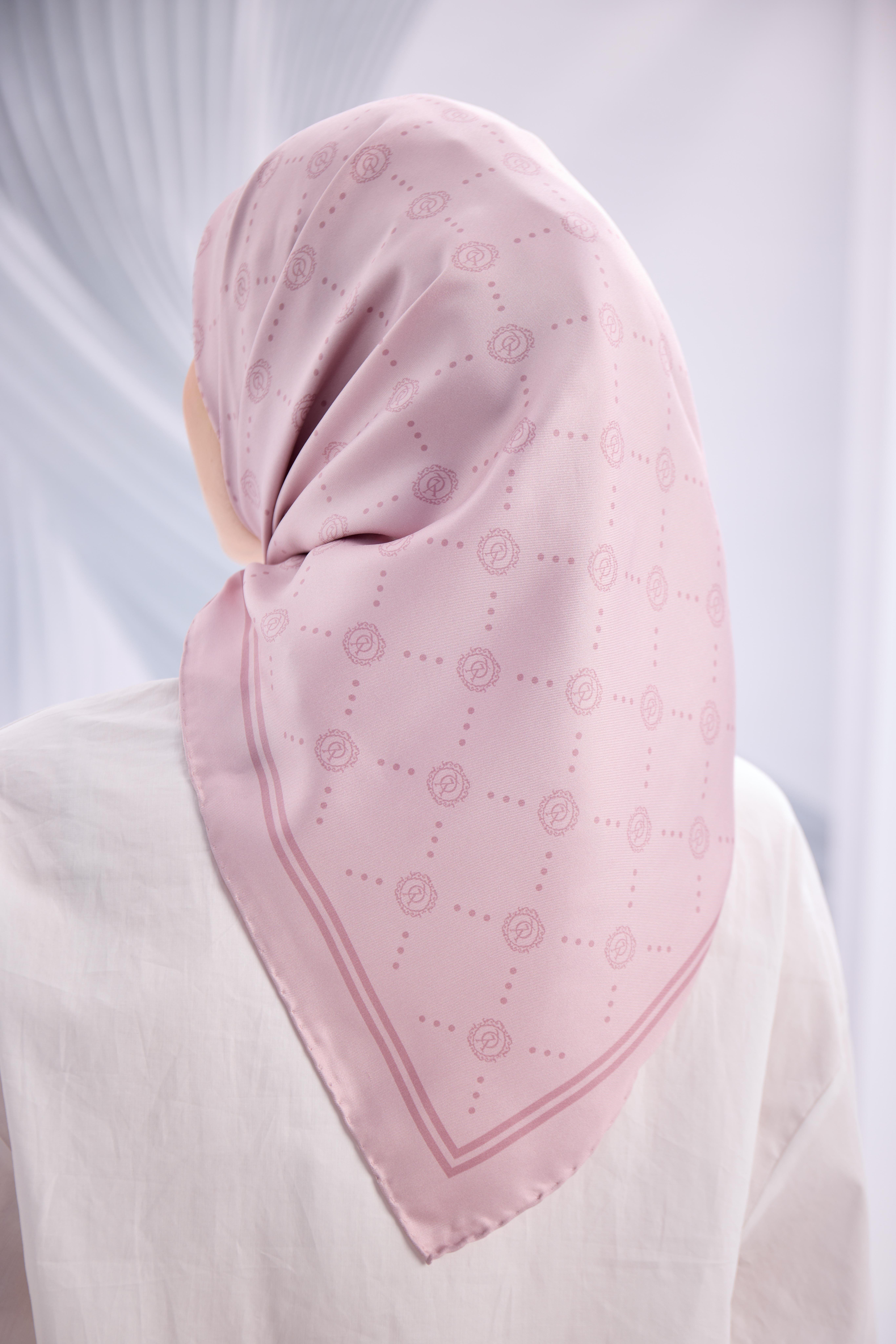 PEMBE TWİLL İPEK MONOGRAM EŞARP-YQ01003
