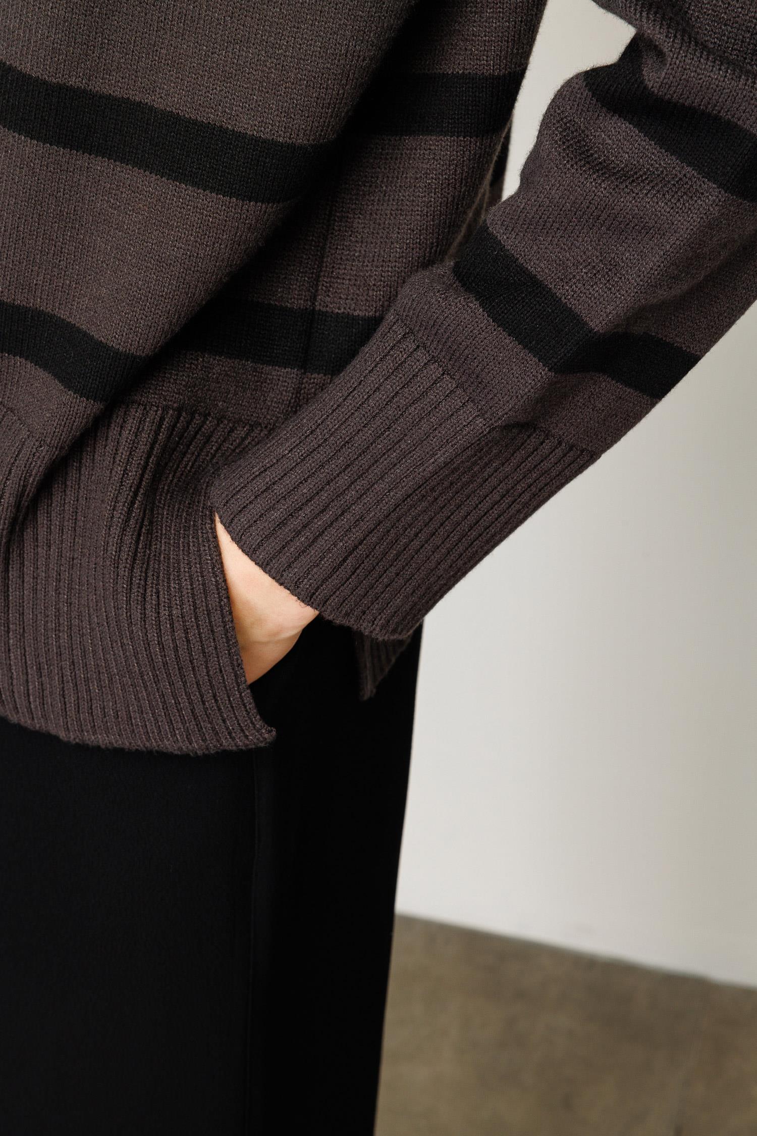 Dik Yaka Çizgili Oversize Triko