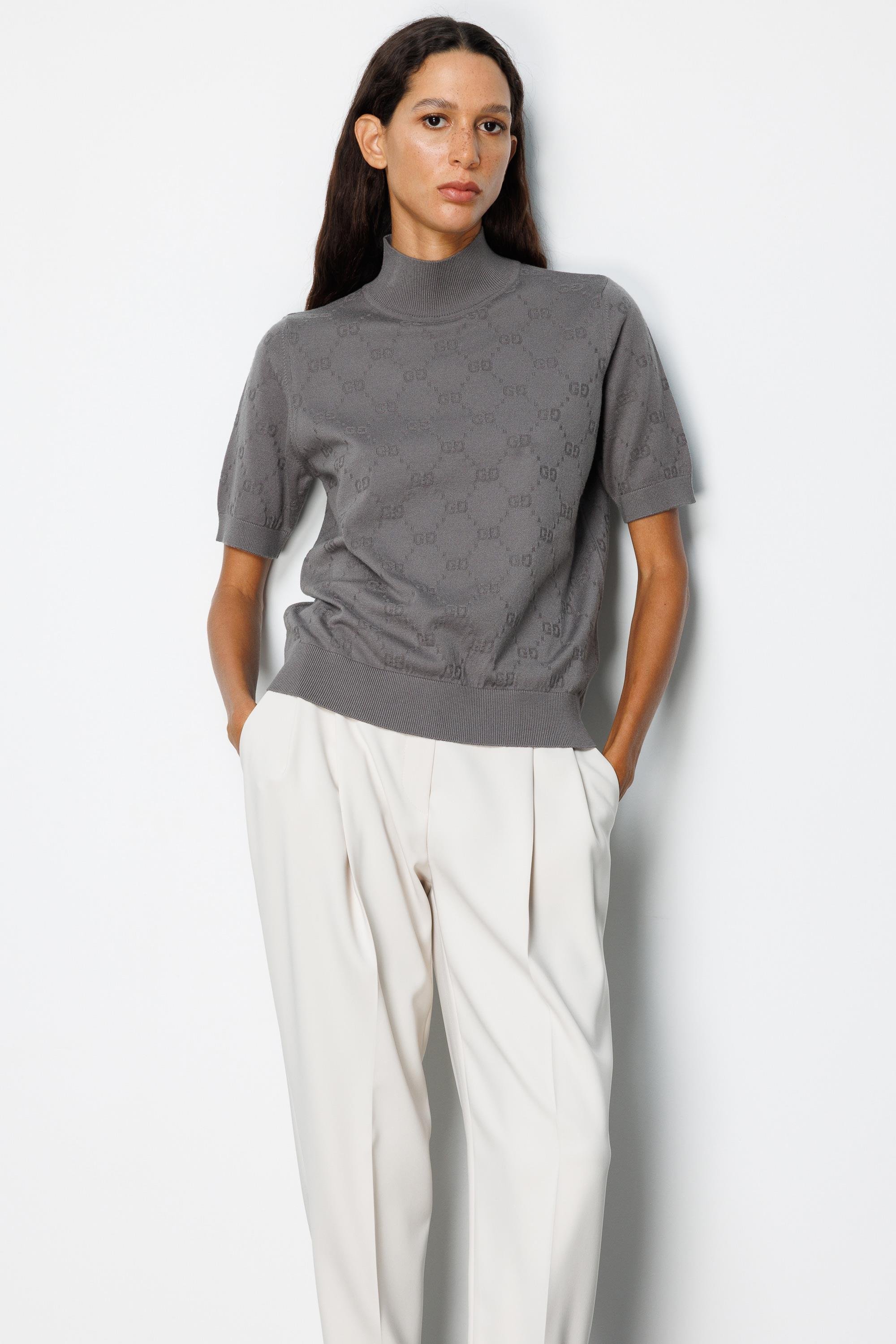 Dik Yaka Jakarlı Yarım Kol Triko