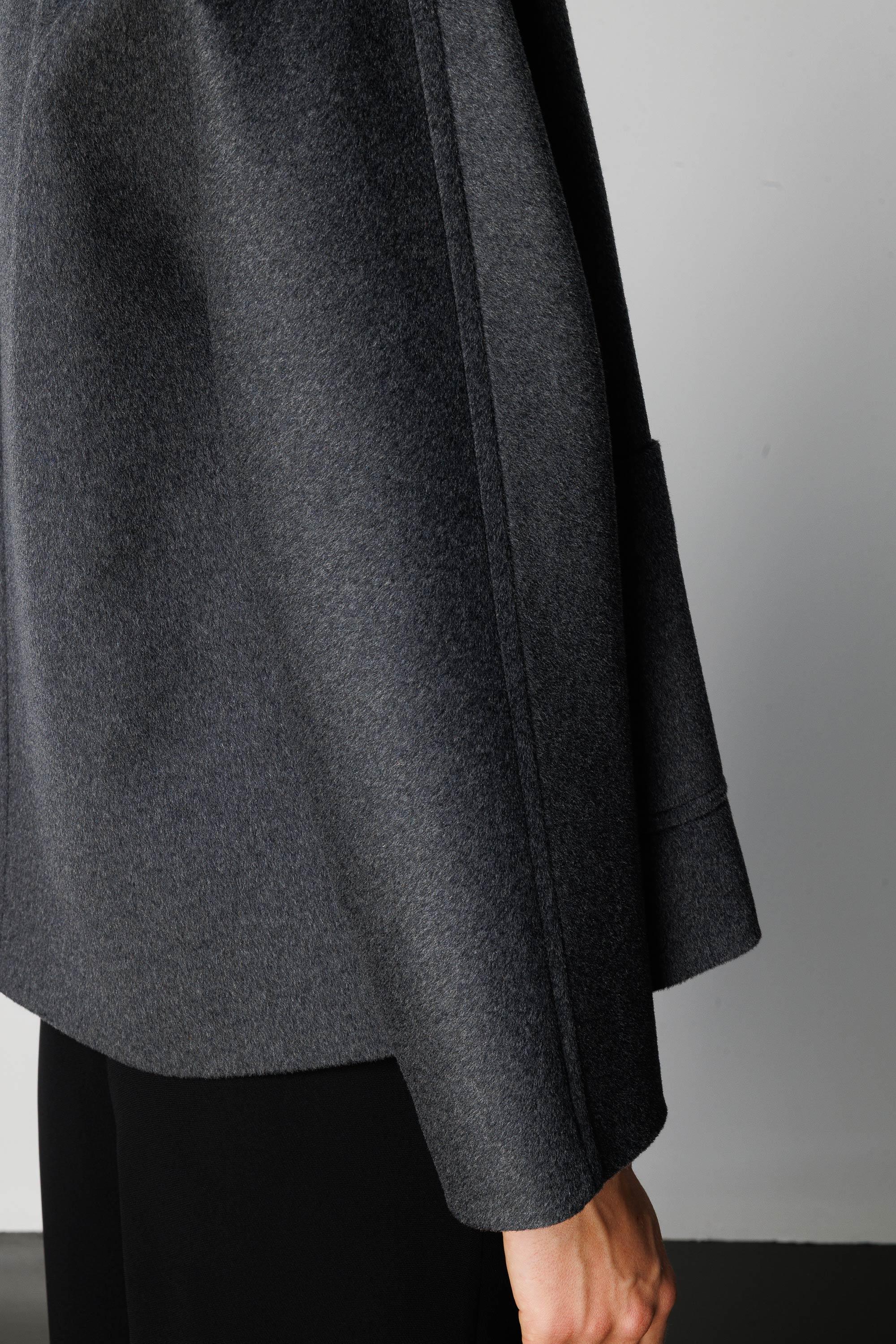 Dıştan Cepli Dik Yaka Fermuarlı Cup