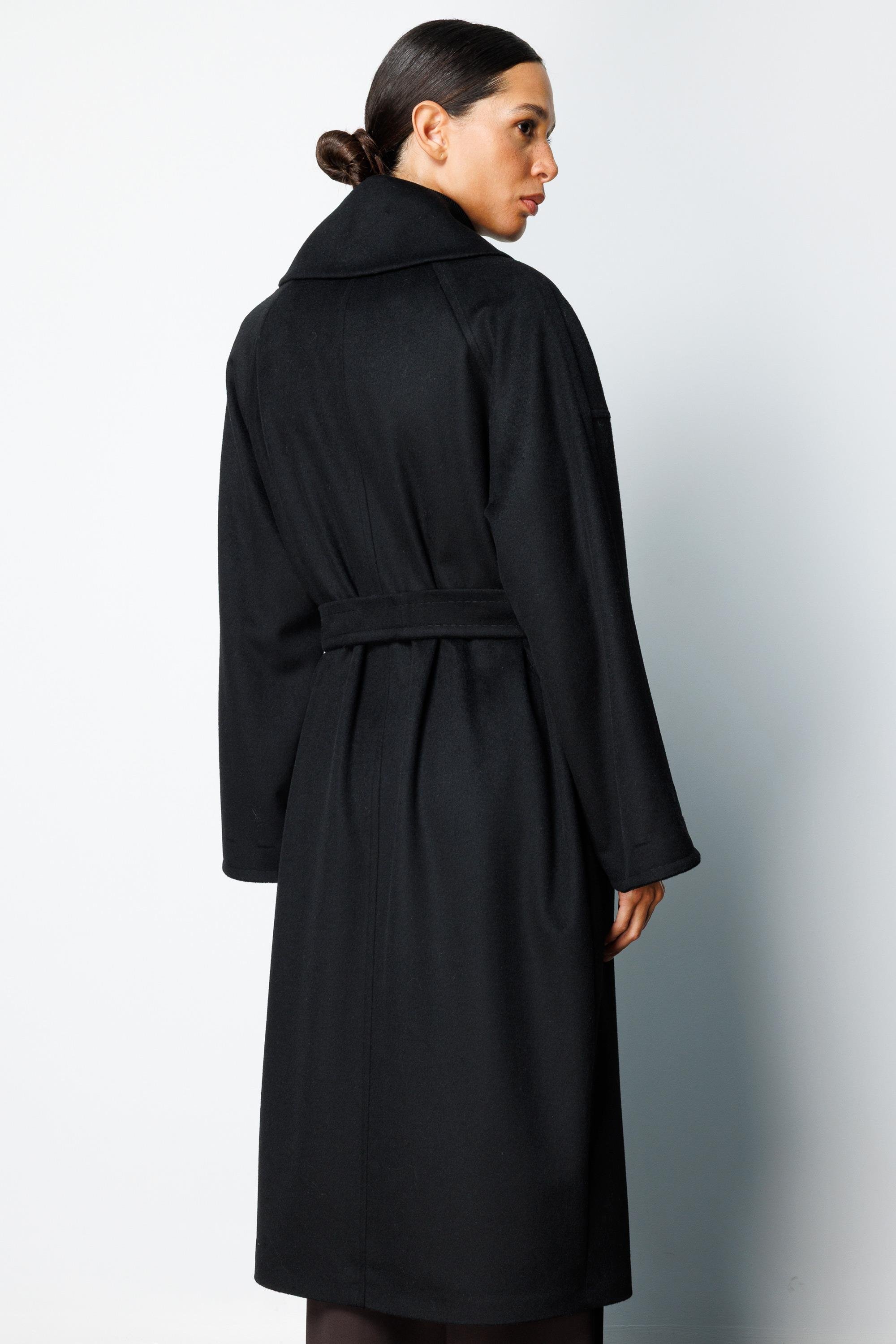 Geniş Yaka Kemerli Manto