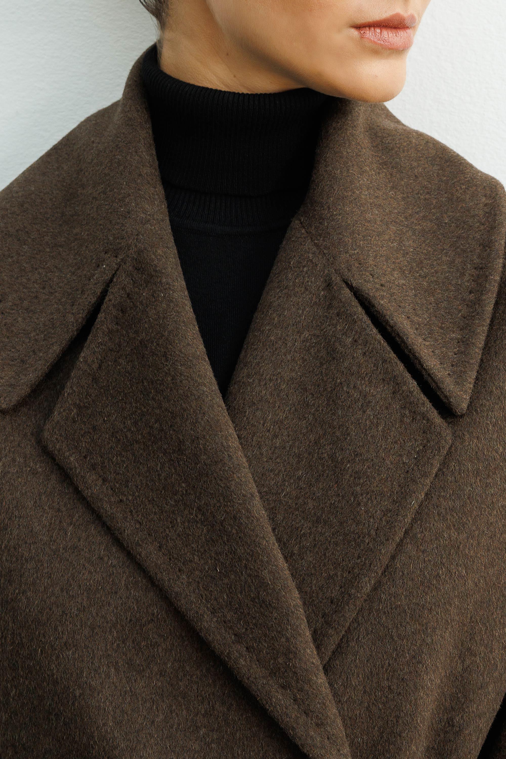 Geniş Yaka Kemerli Manto