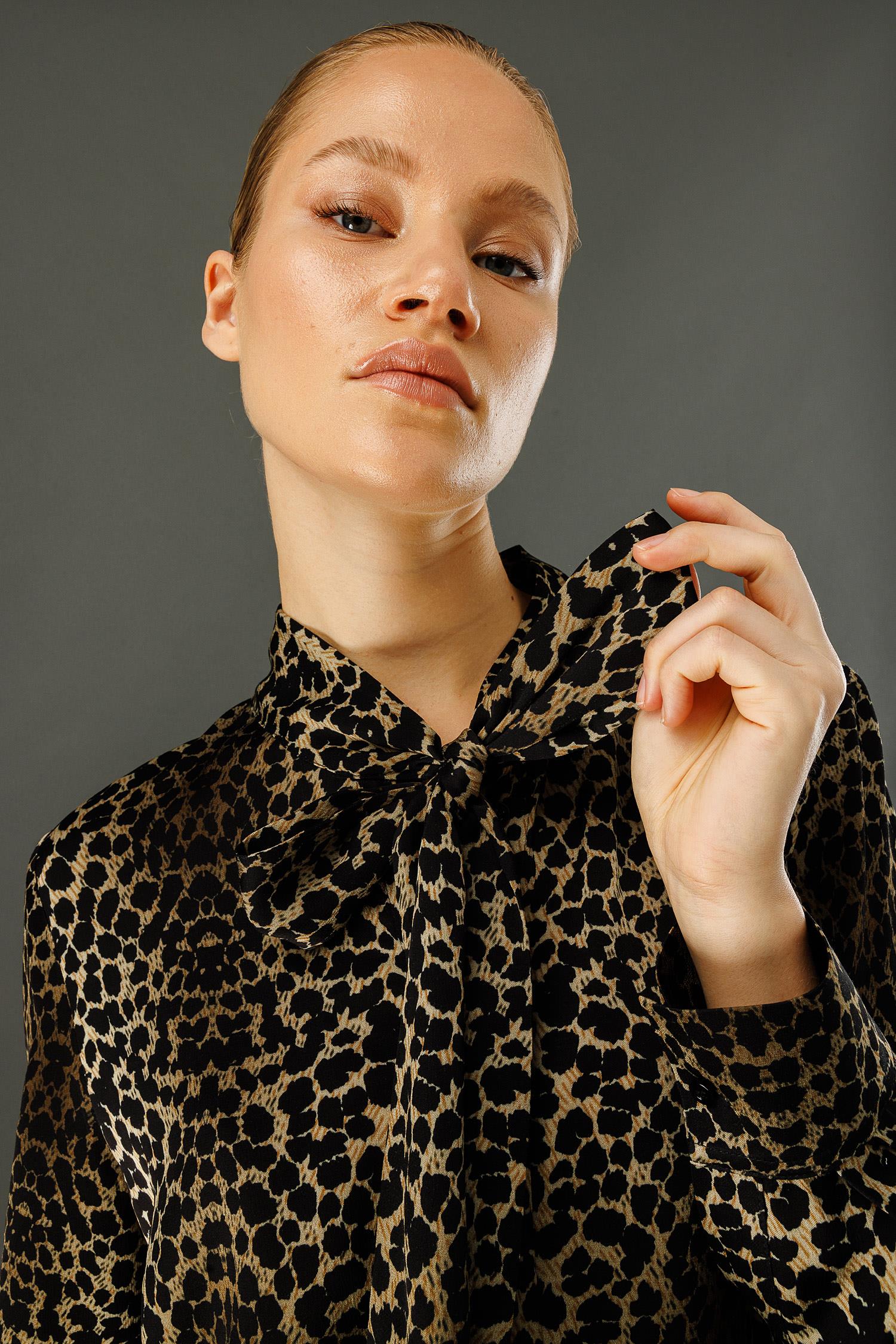 Leopar Fularlı Bluz
