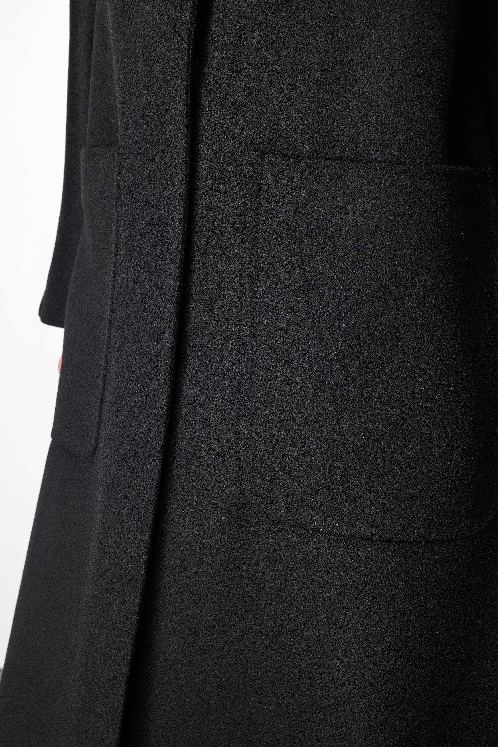 O Yaka Yırtmaçlı Uzun Manto