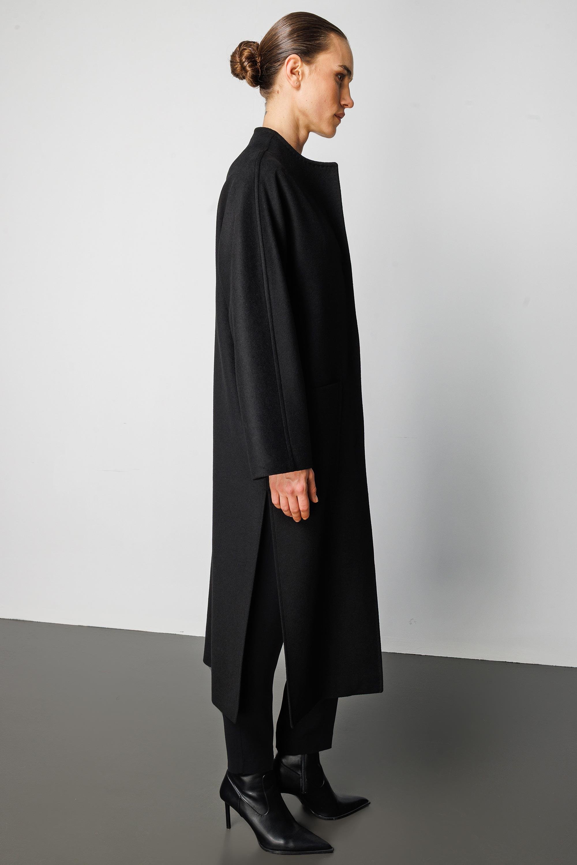 O Yaka Yırtmaçlı Uzun Manto