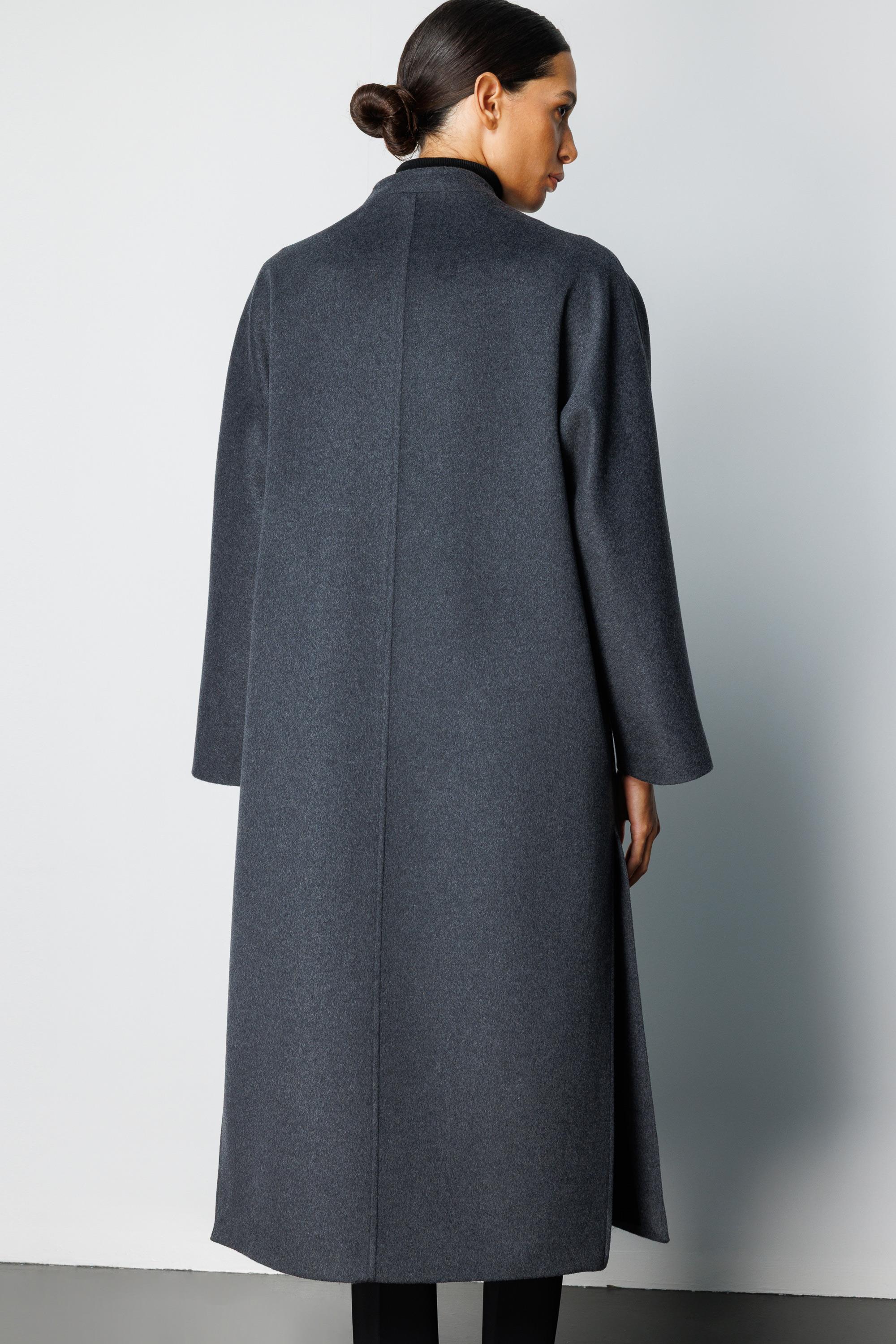 O Yaka Yırtmaçlı Uzun Manto