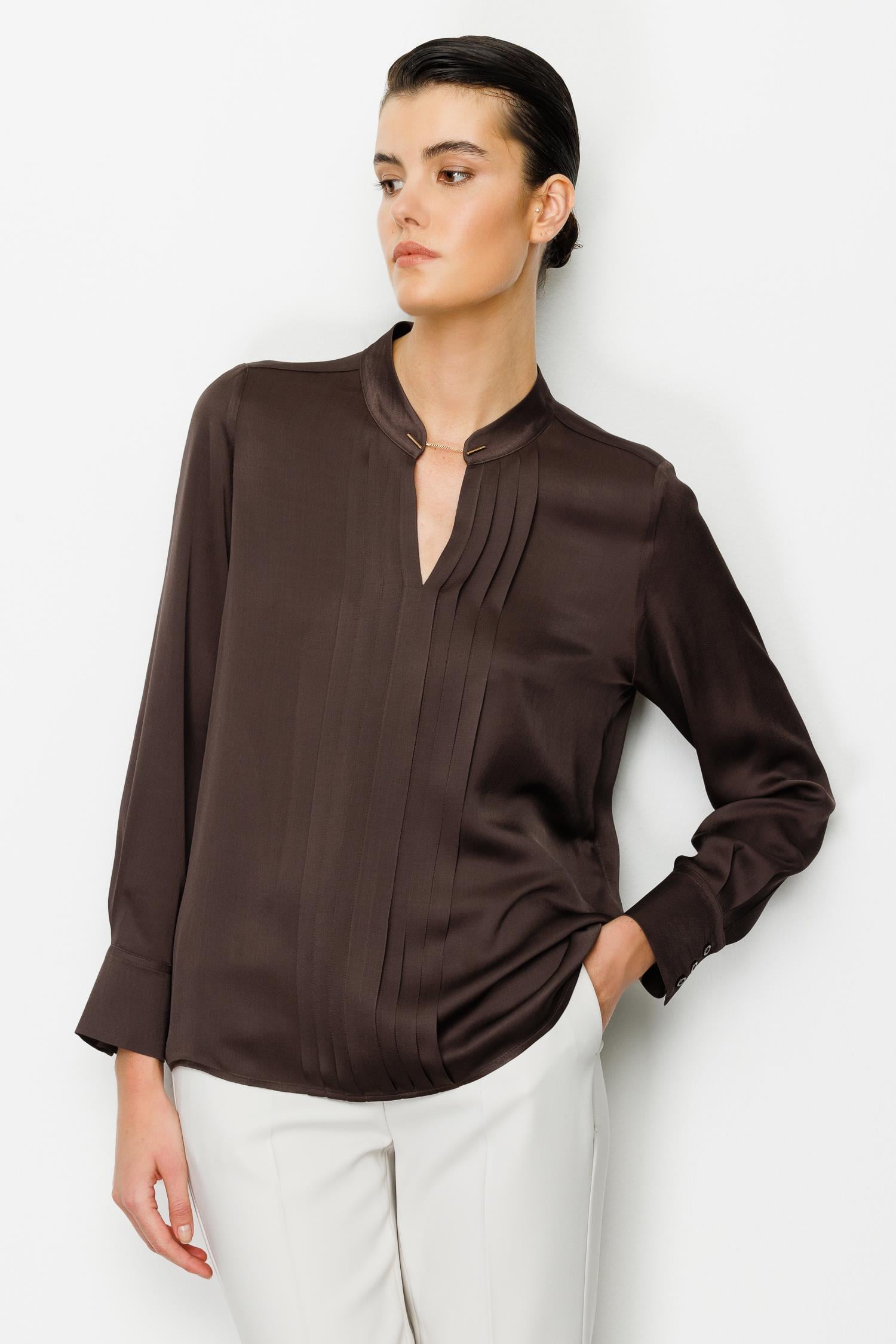 Pileli Metal Aksesuarlı Bluz