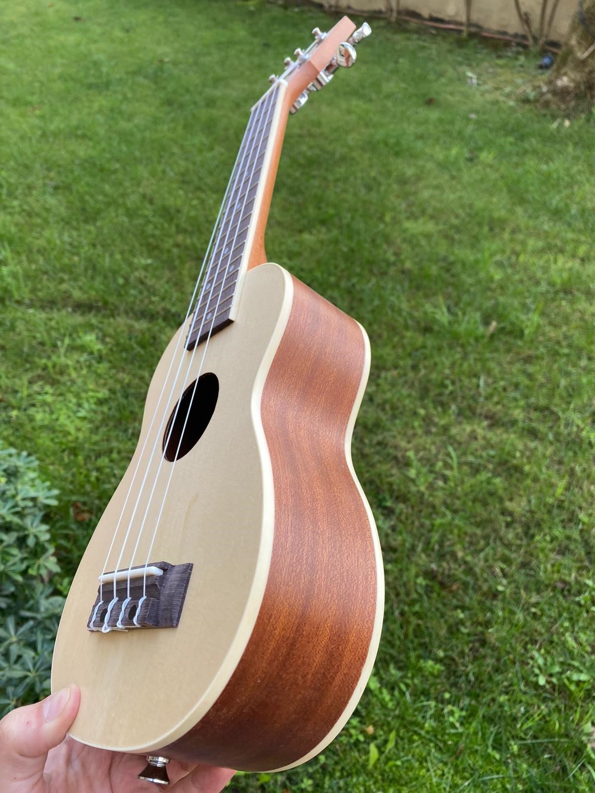 UKULELE AHOLA SOPRANA BOY MAUN- LADİN KAPAK PENA