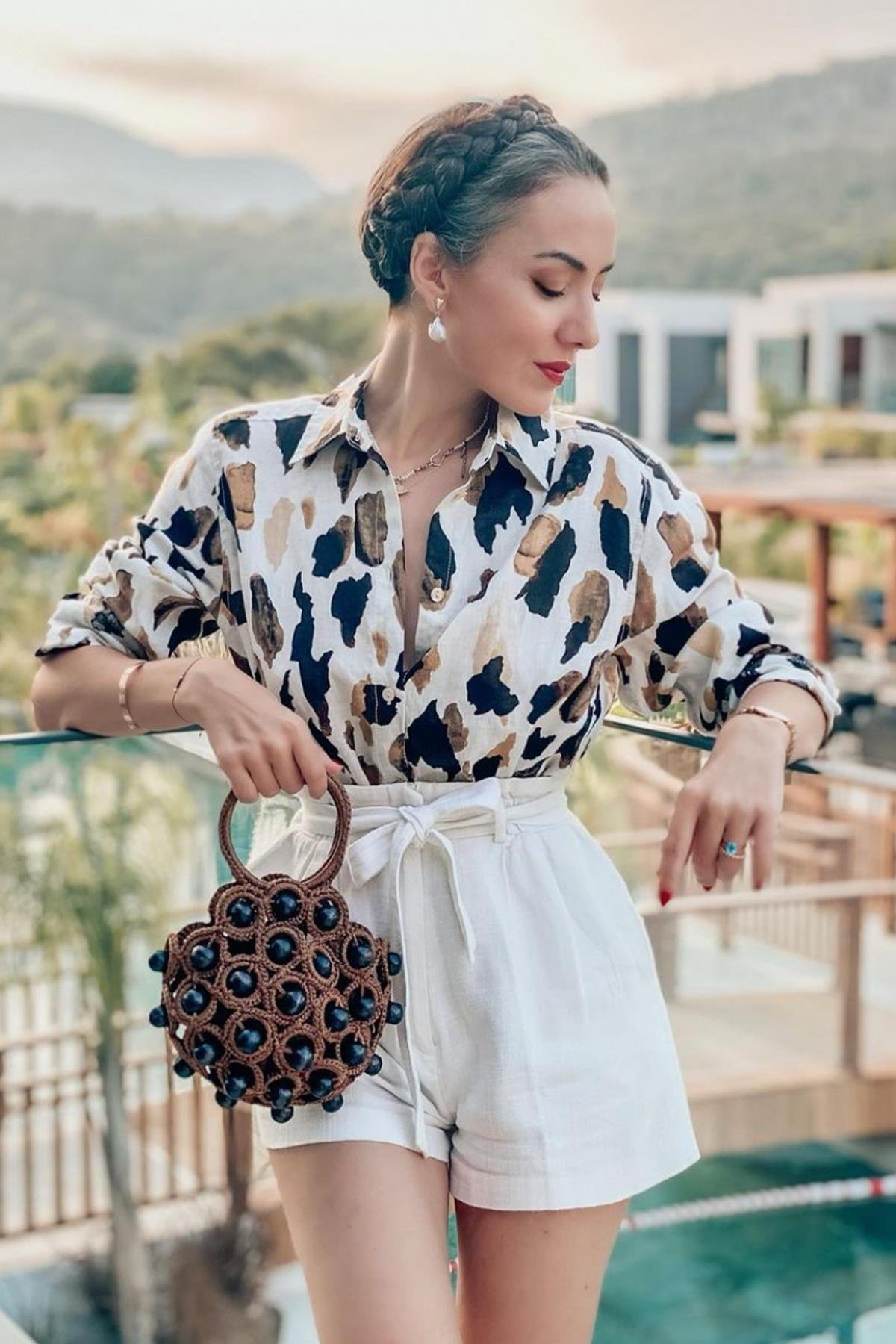 Kahverengi Ahşap Boncuk Detaylı El Yapımı Kol Çantası