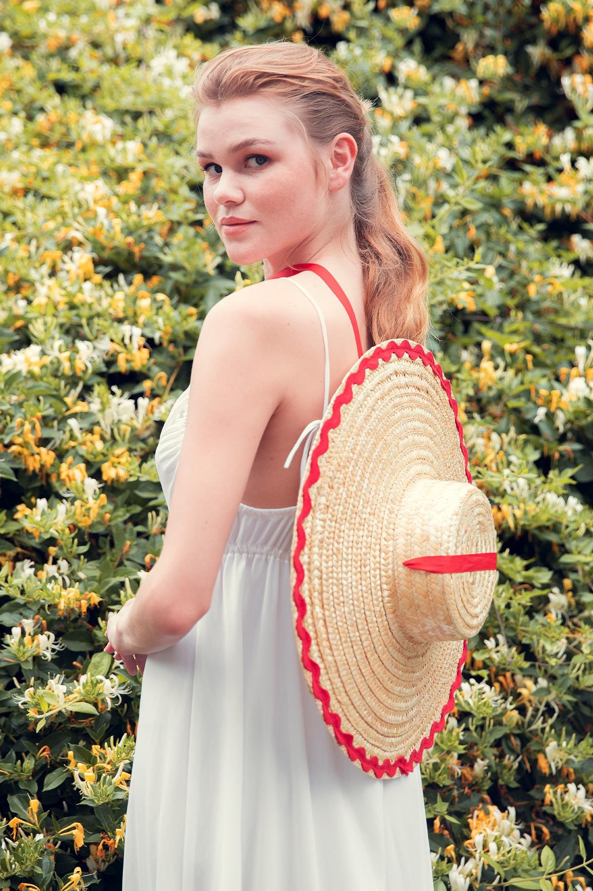 Kırmızı Zikzaklı Kurdela Detaylı Hasır Şapka