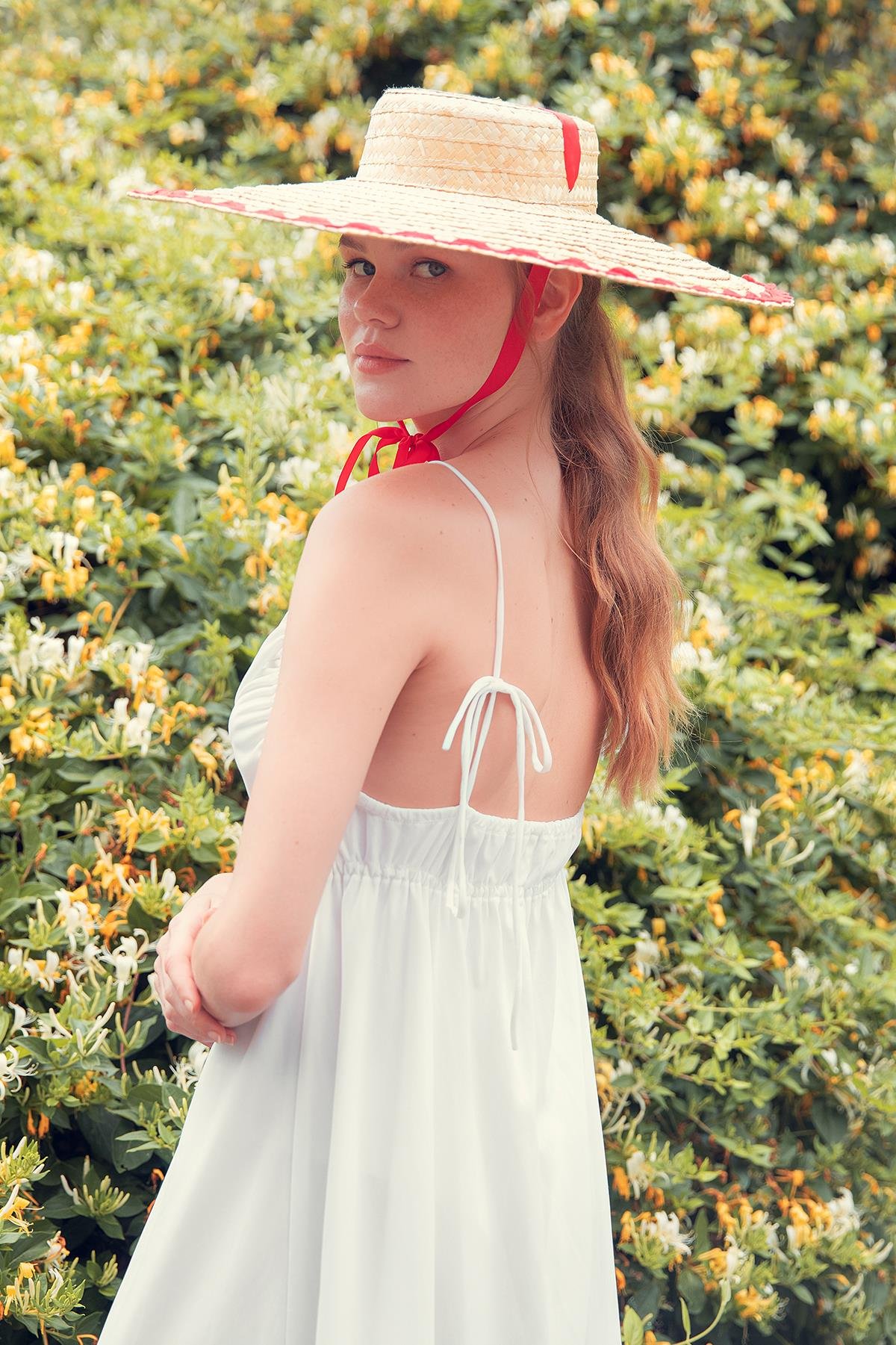 Kırmızı Zikzaklı Kurdela Detaylı Hasır Şapka