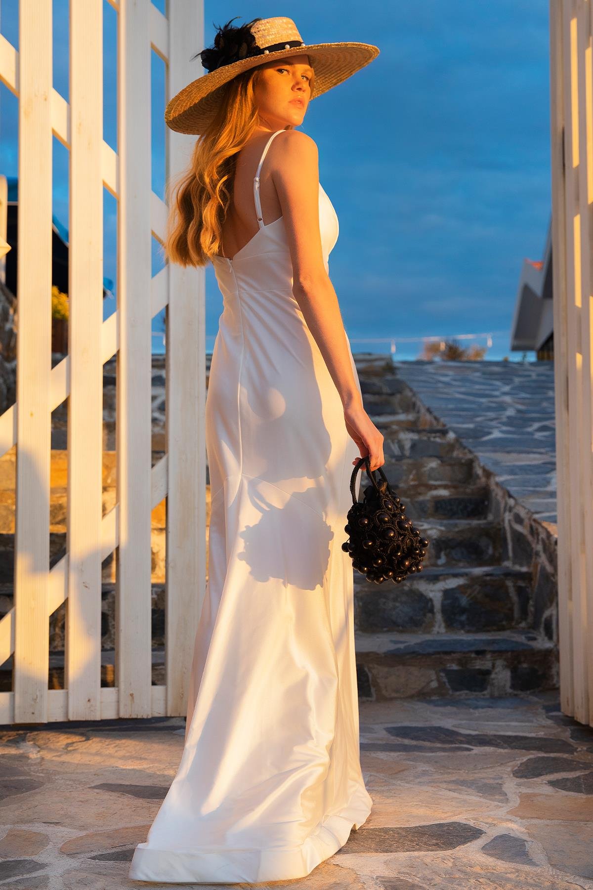 Siyah Renkli Ahşap Boncuk Detaylı El Yapımı Kol Çantası