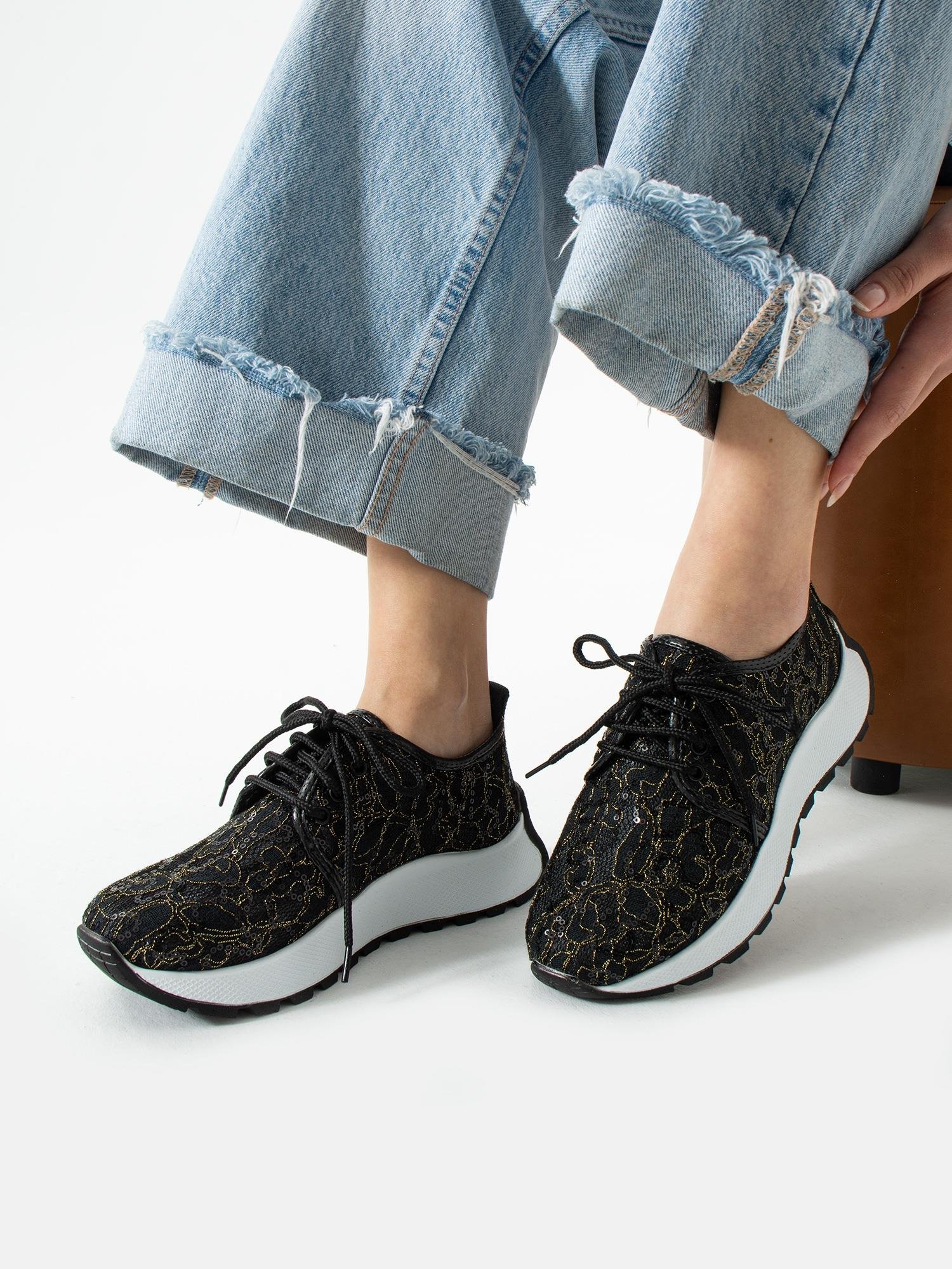 AURELA Siyah Dantel Pul Detaylı Kadın Sneakers