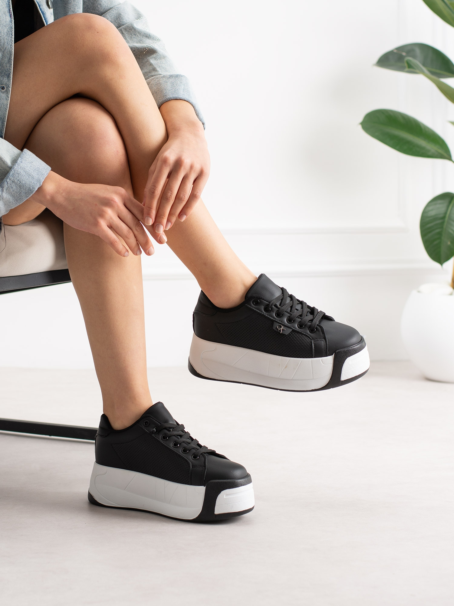 CAPRİ Siyah Yüksek Tabanlı Kadın Sneakers