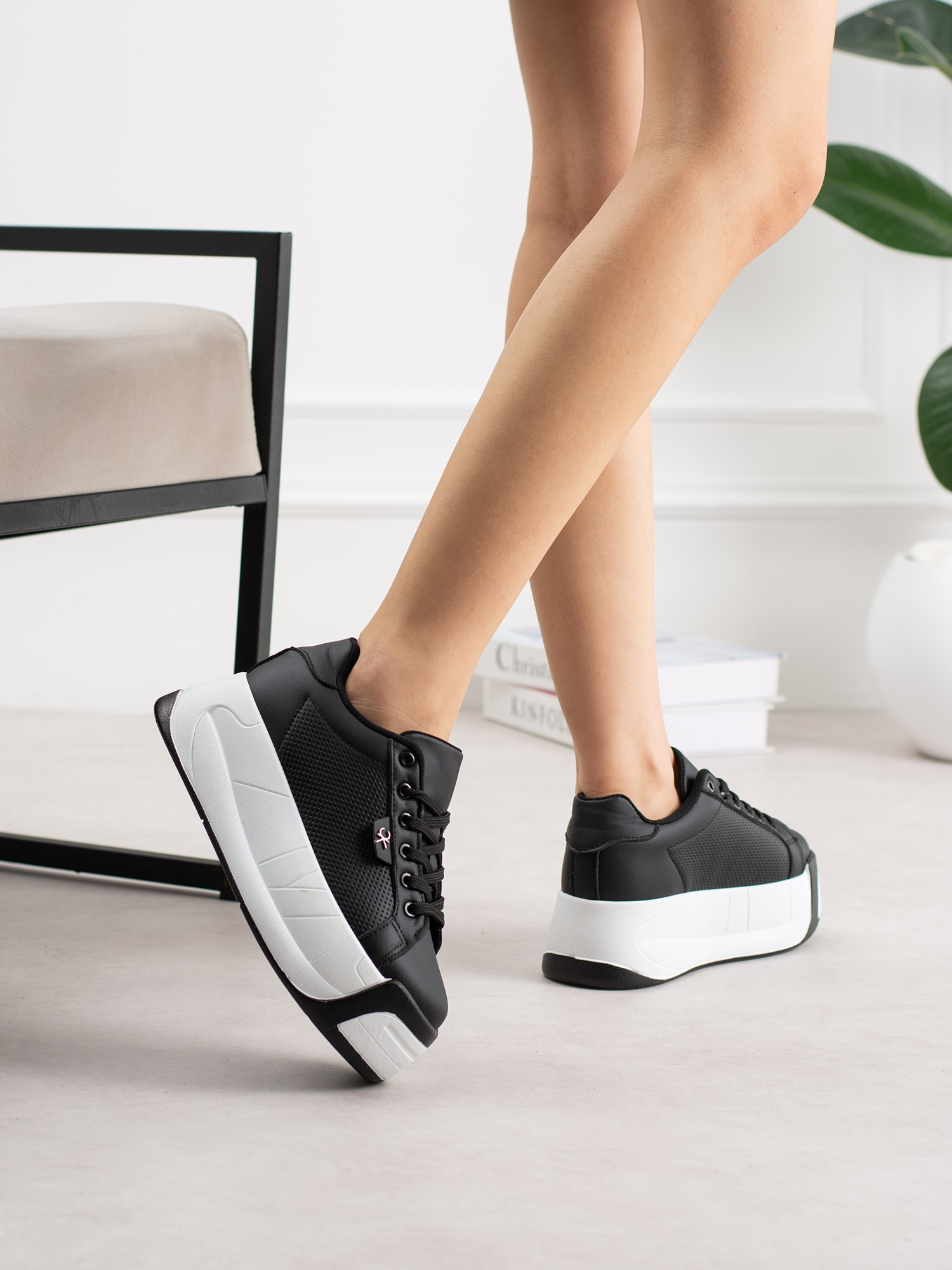 CAPRİ Siyah Yüksek Tabanlı Kadın Sneakers