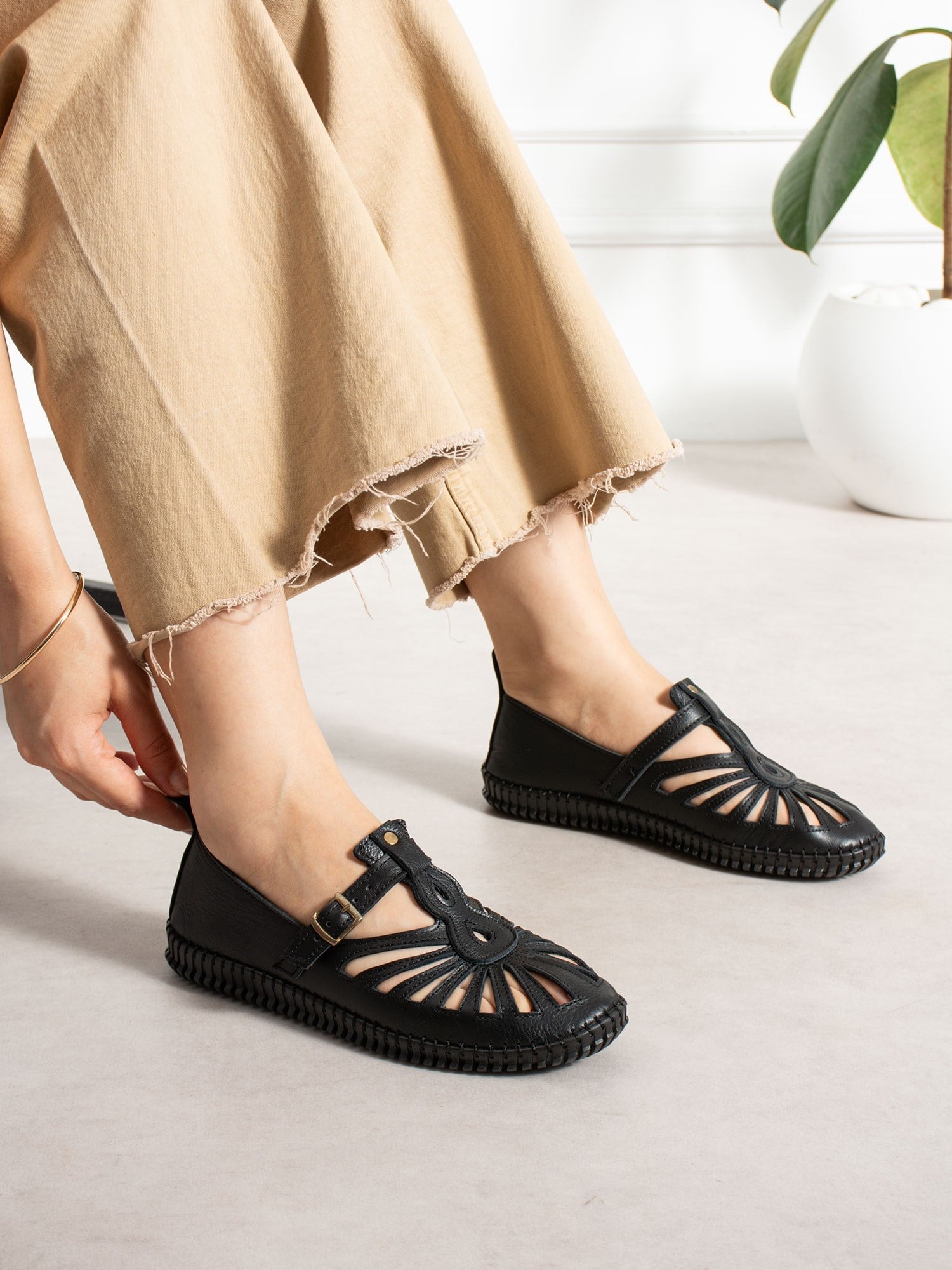 SHADOW Siyah Hakiki Deri Kadın Sandalet