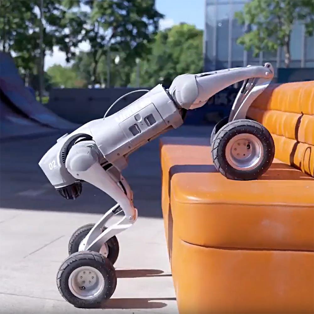 Unitree Go2-W Dört Ayaklı Köpek Robot Smart Versiyon