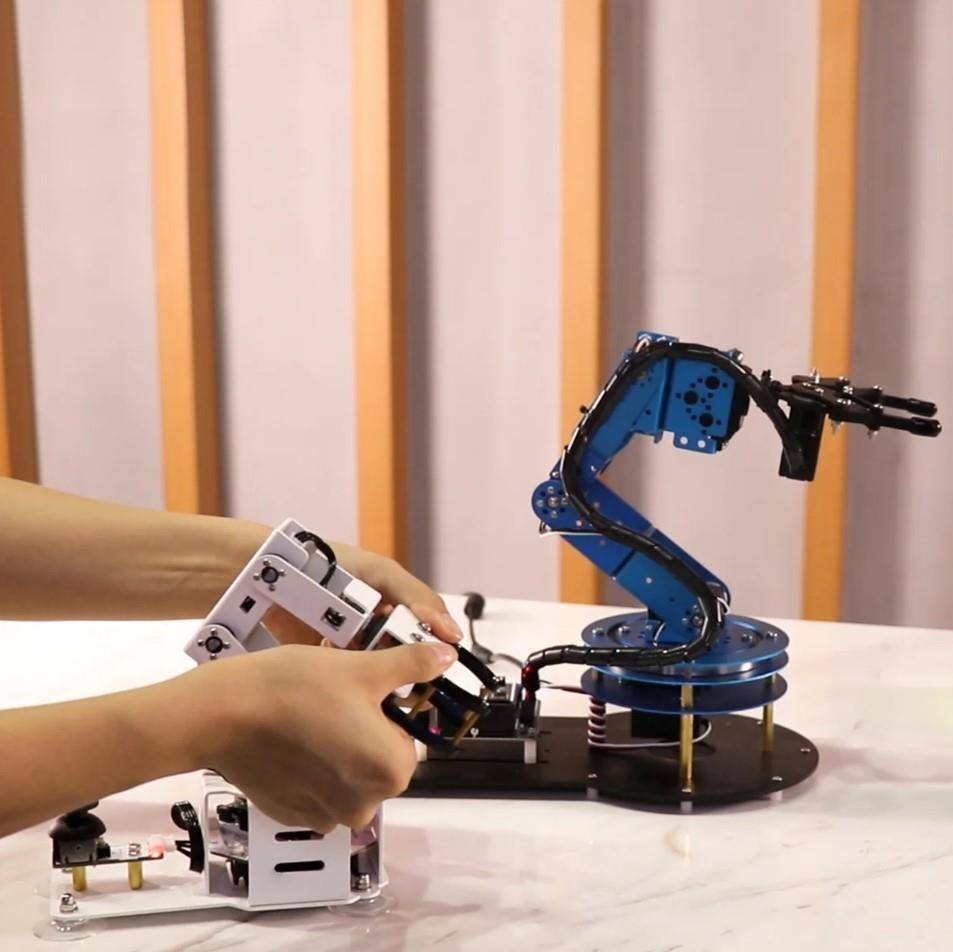 Hiwonder Robot için Senkronizasyon Kontrol Cihazı